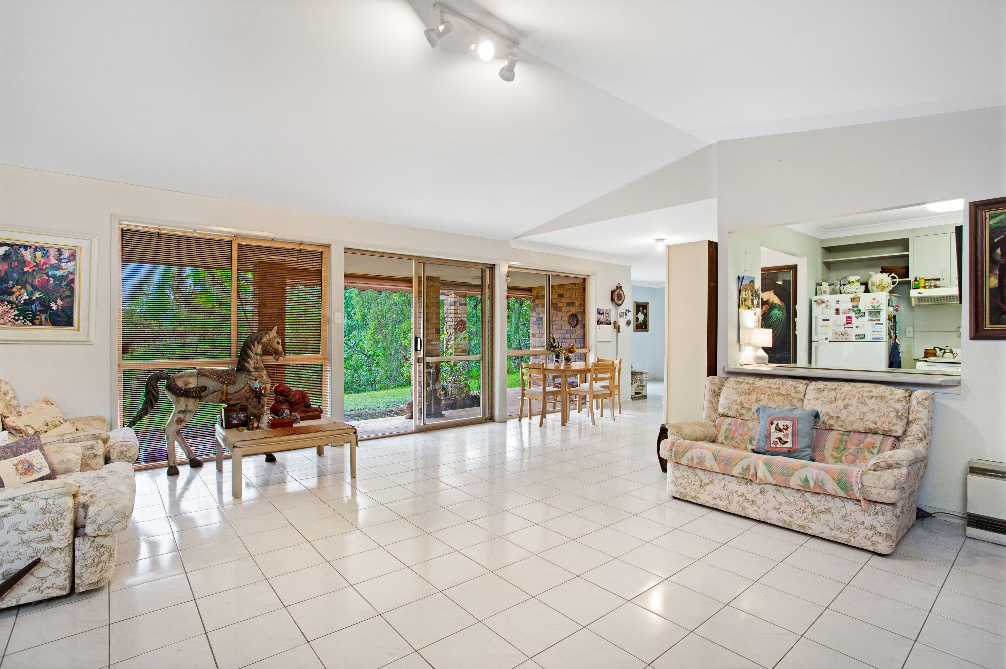 90 Harry Mills Drive, Worongary, QLD 4213
