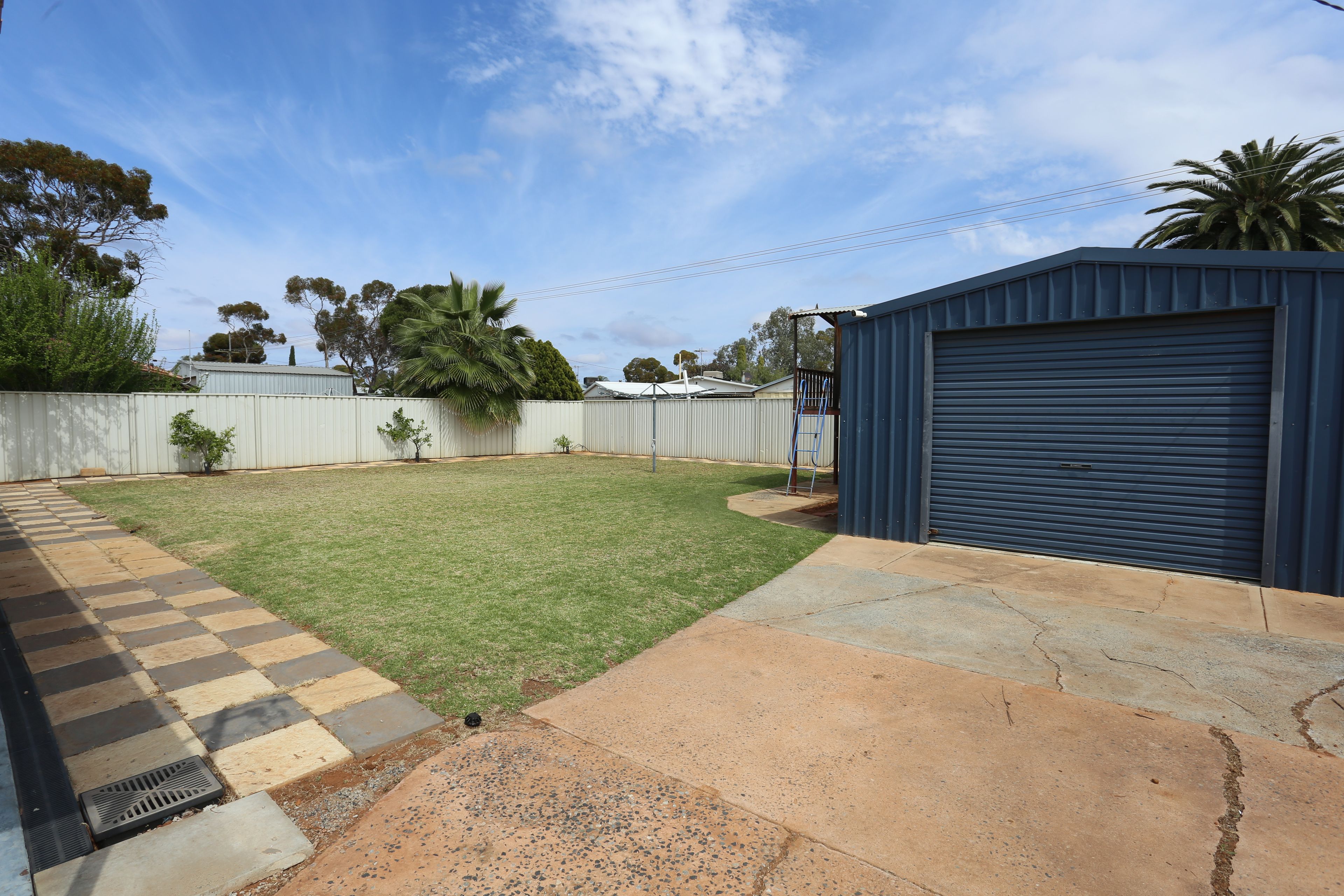 19 Sturt Pea Crescent — photo 14 of 15