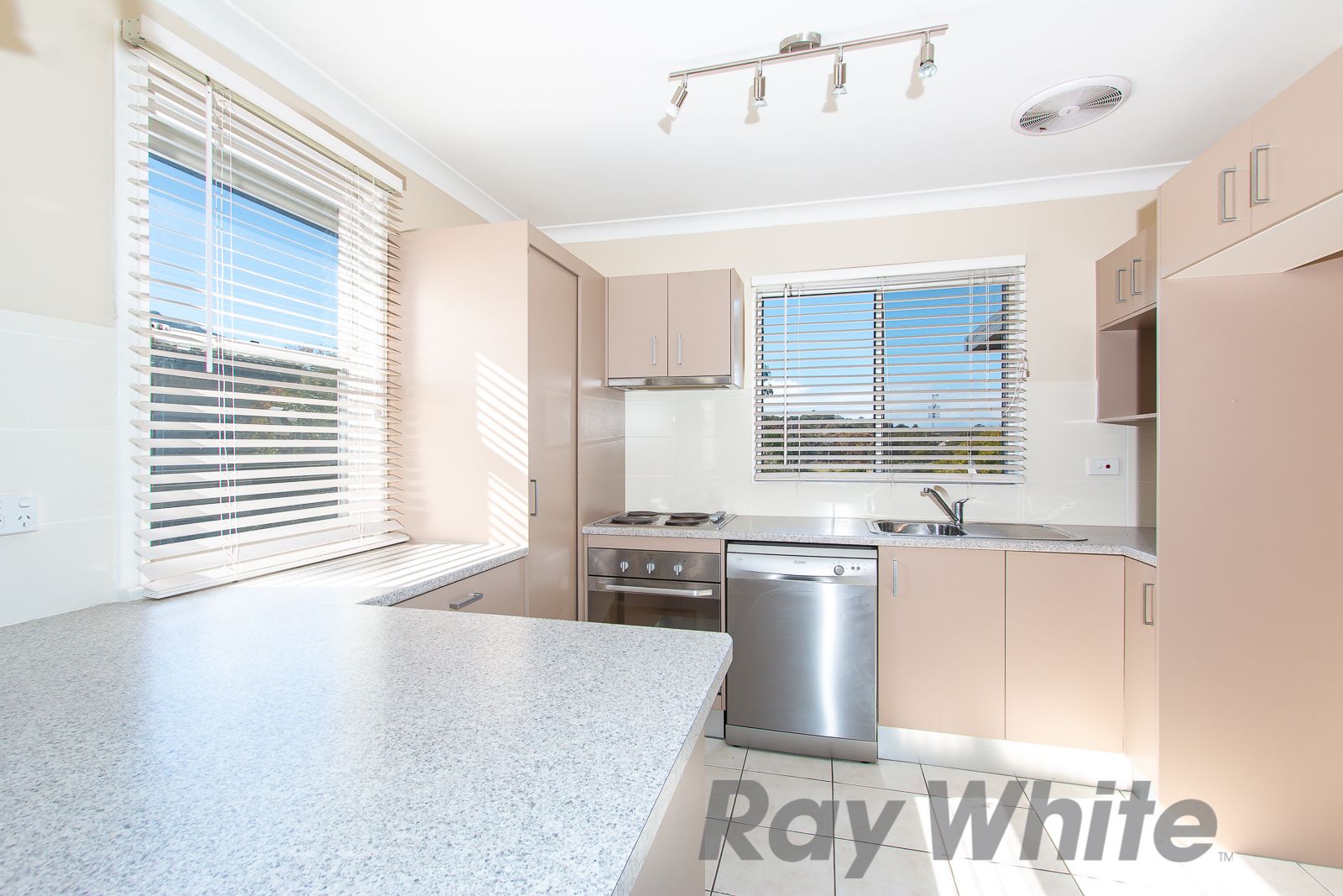 16 Alder Crescent, Gateshead, NSW 2290