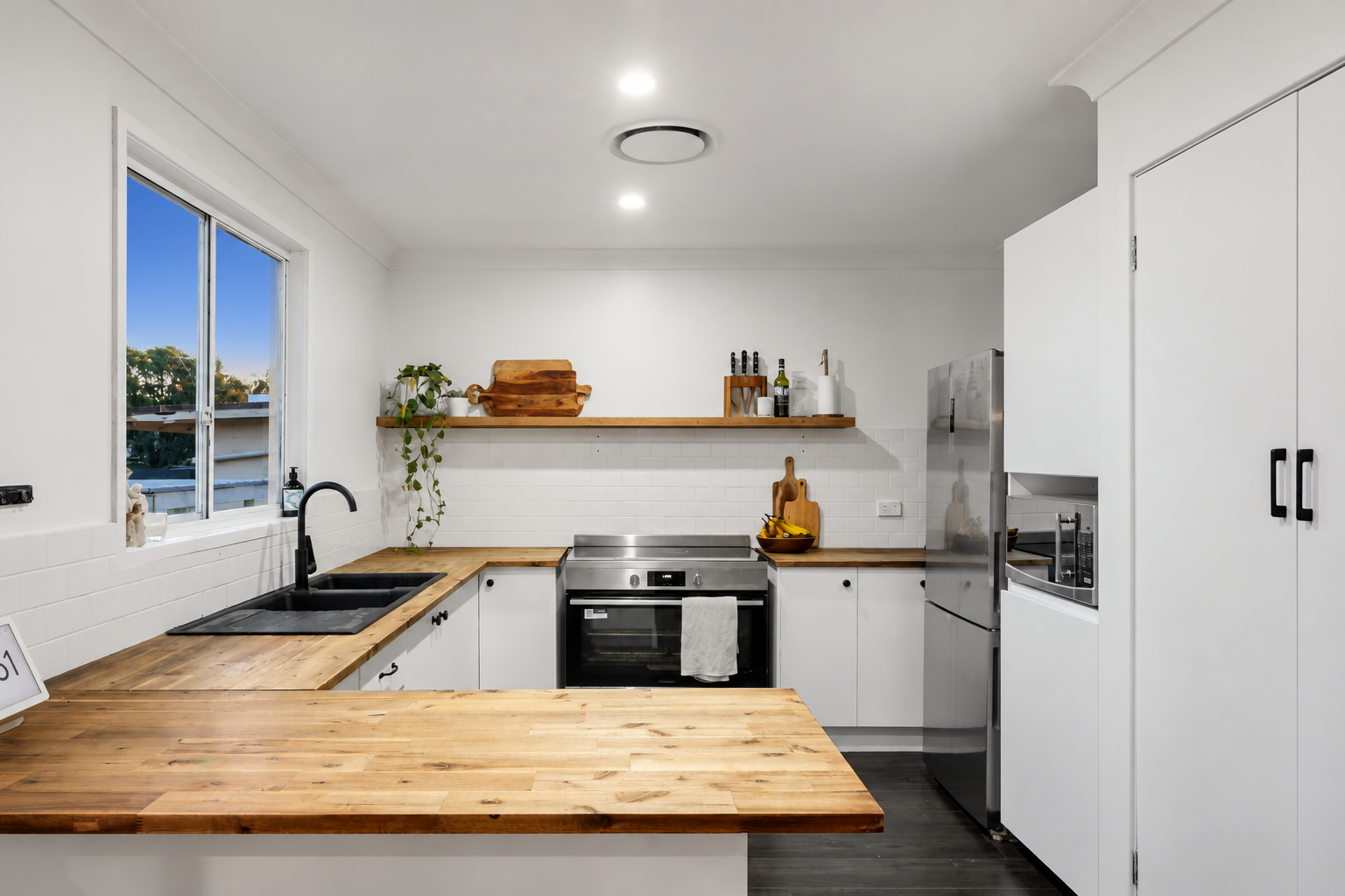124 Kincumber Crescent — photo 4 of 19