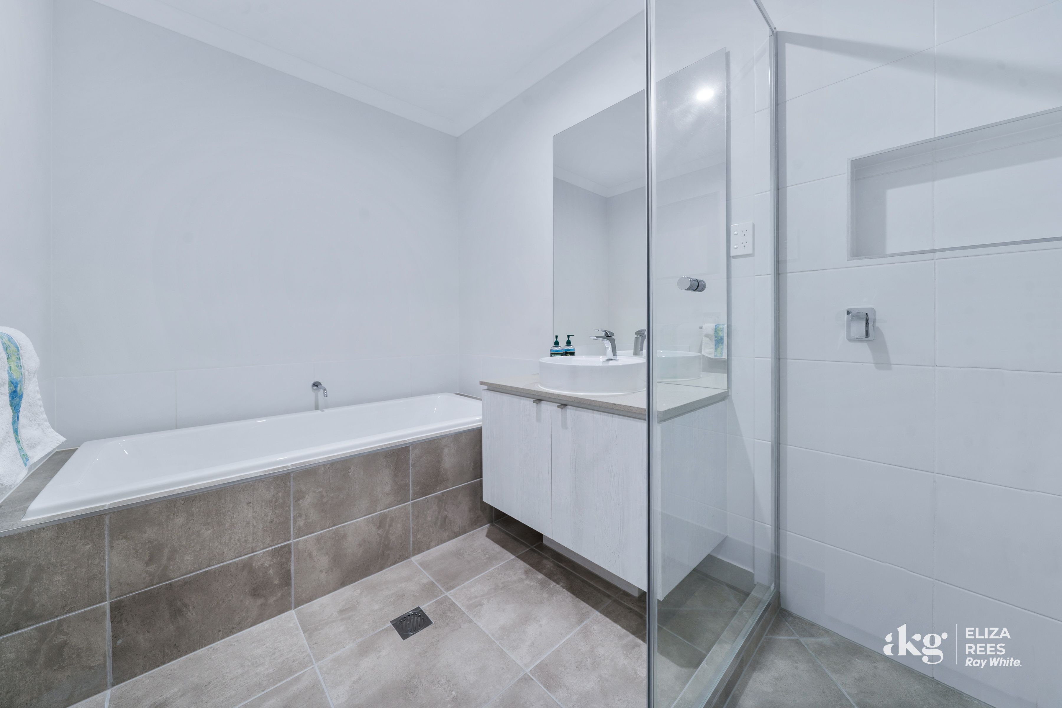 13 Leaf Street — photo 20 of 27