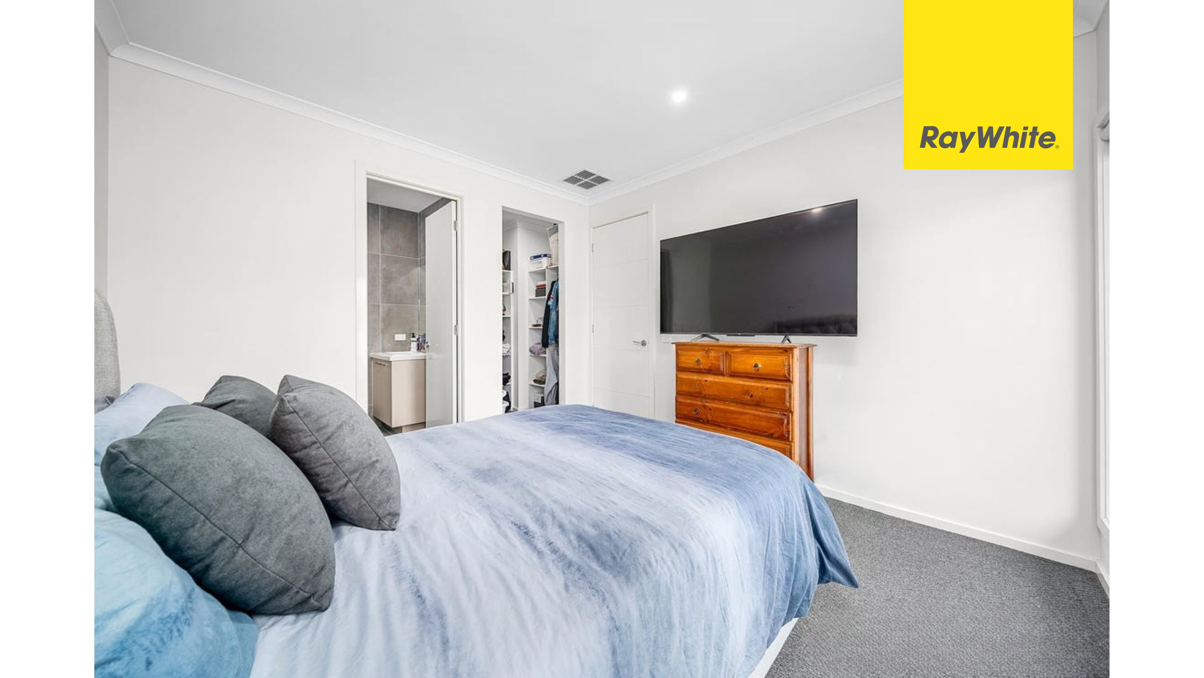 10 Huntingfield Street, THORNHILL PARK, VIC 3335