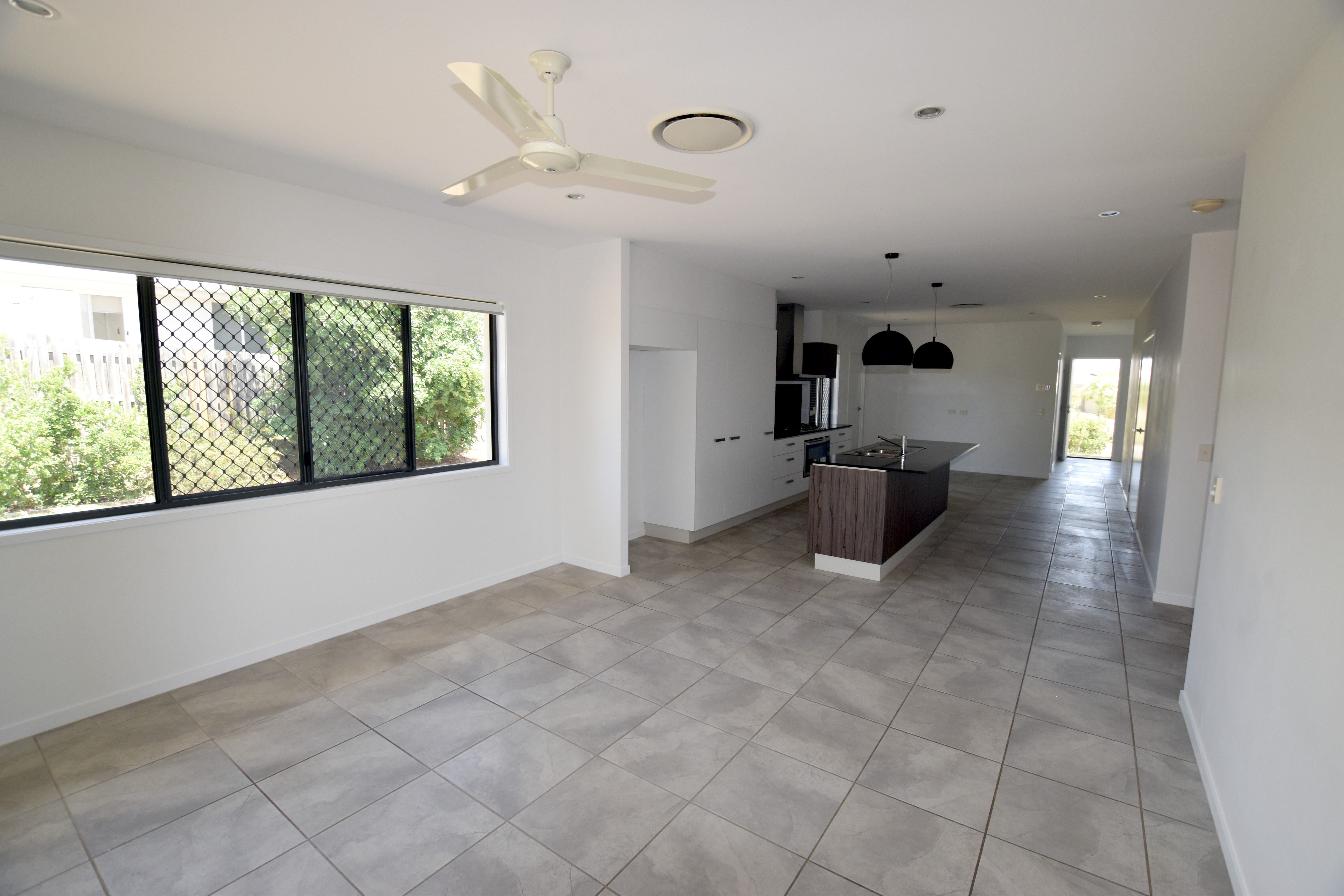 5 Eccles Court, Kirkwood, QLD 4680