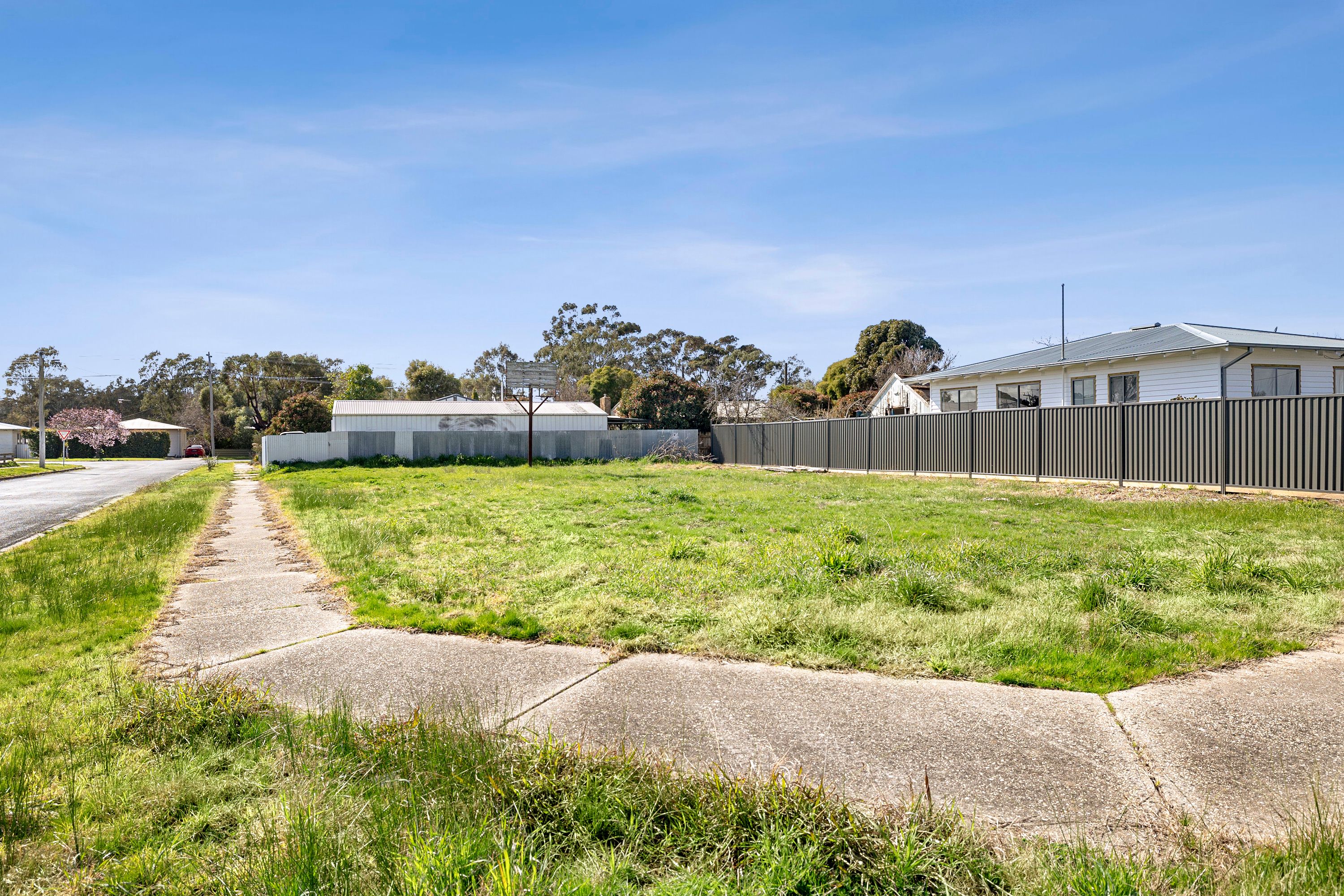 8 Steven Crescent, Ararat, VIC 3377 Sold Land Ray White Ararat