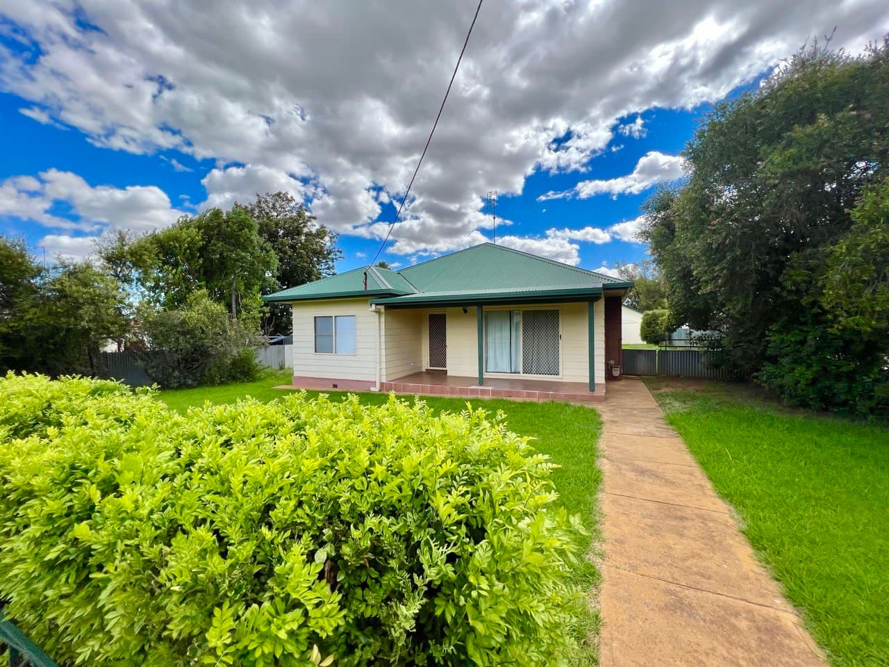 82 High Street, Parkes, NSW 2870