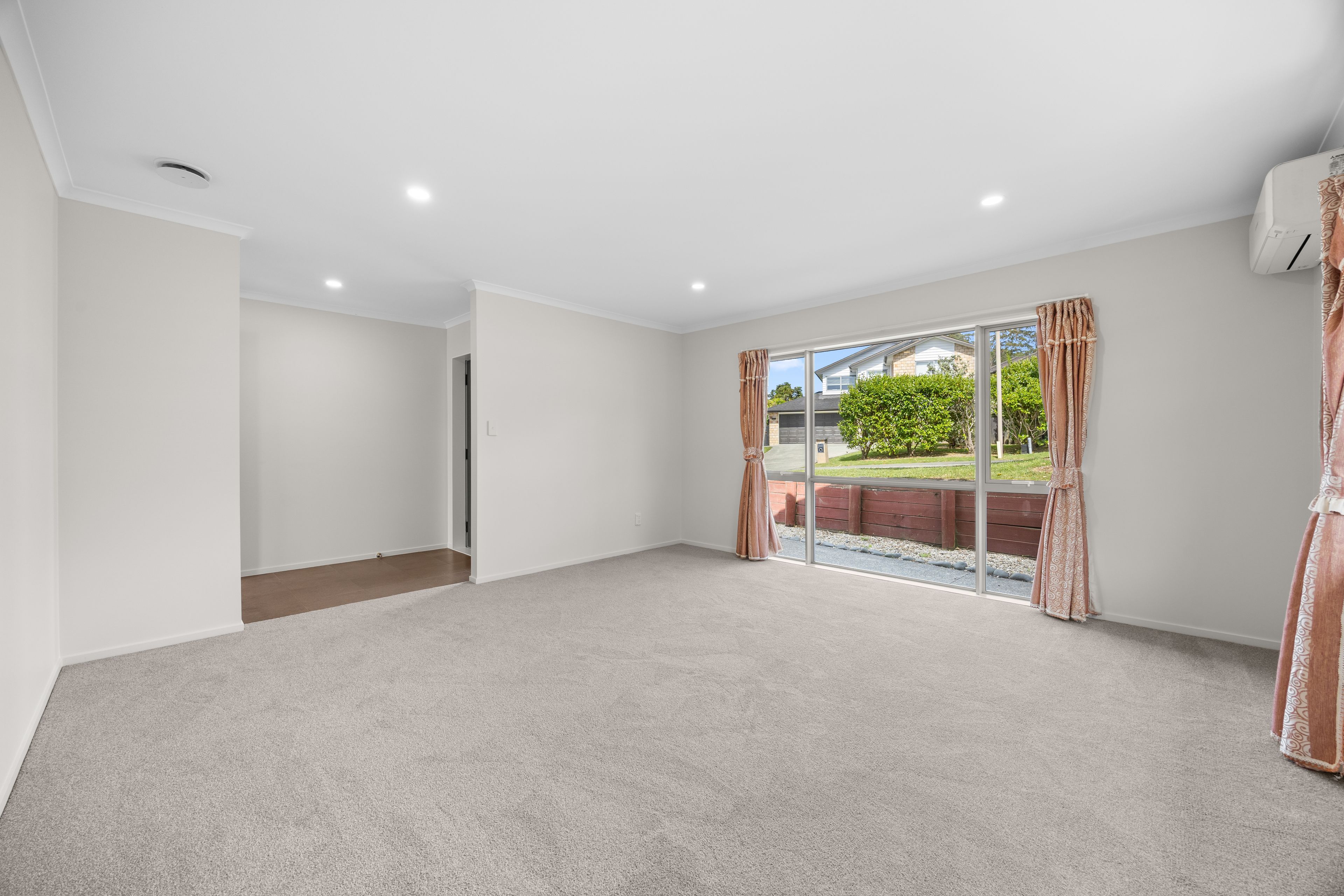 55 South Kensington Way, Henderson, Waitakere City