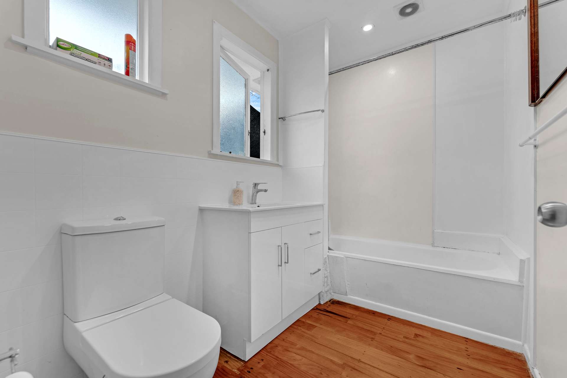 65 Greenmeadows Avenue photo 8