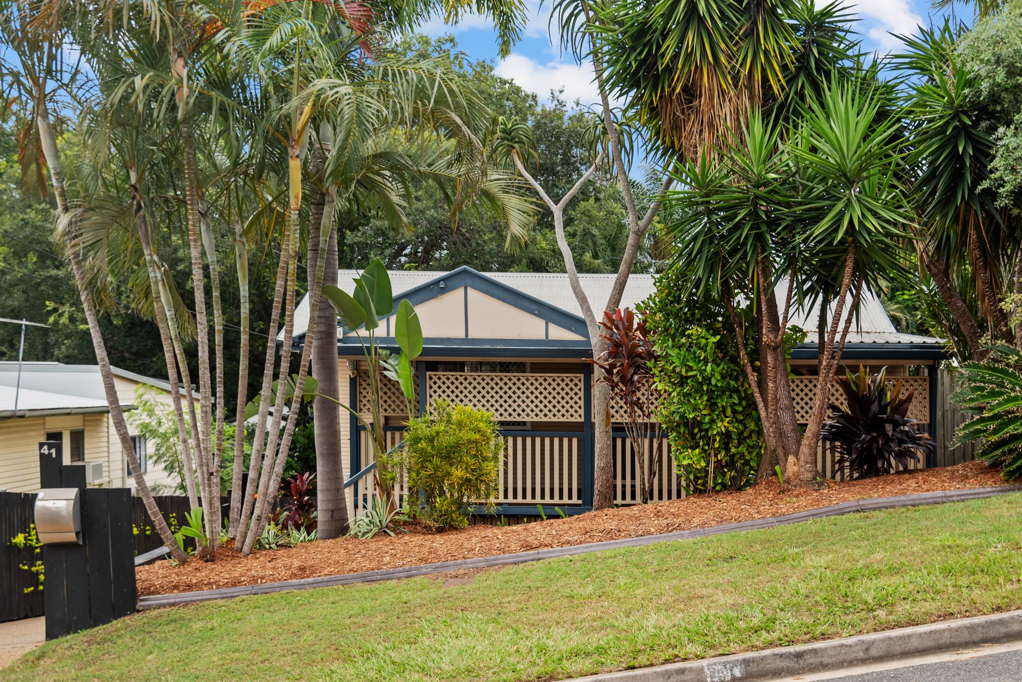 41 Oatland Crescent, Holland Park West QLD 4121
