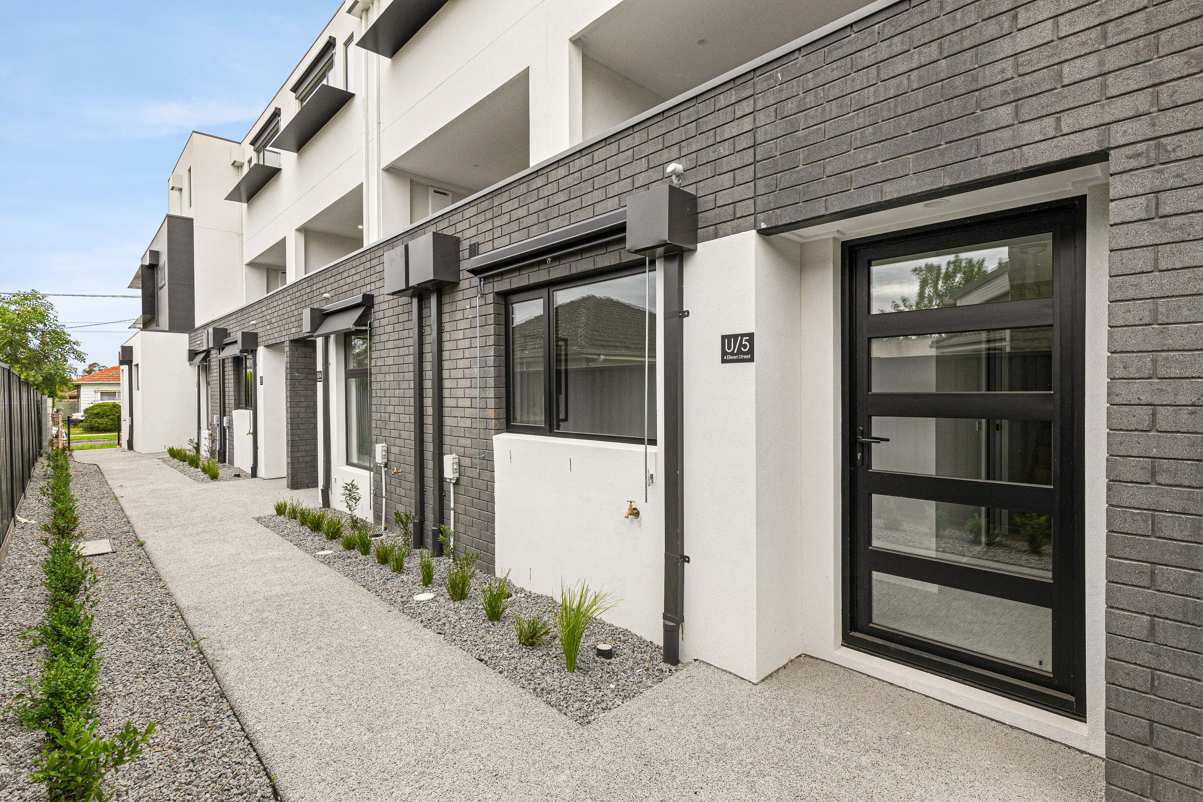 2/4 Eileen Street, Hadfield, VIC 3046