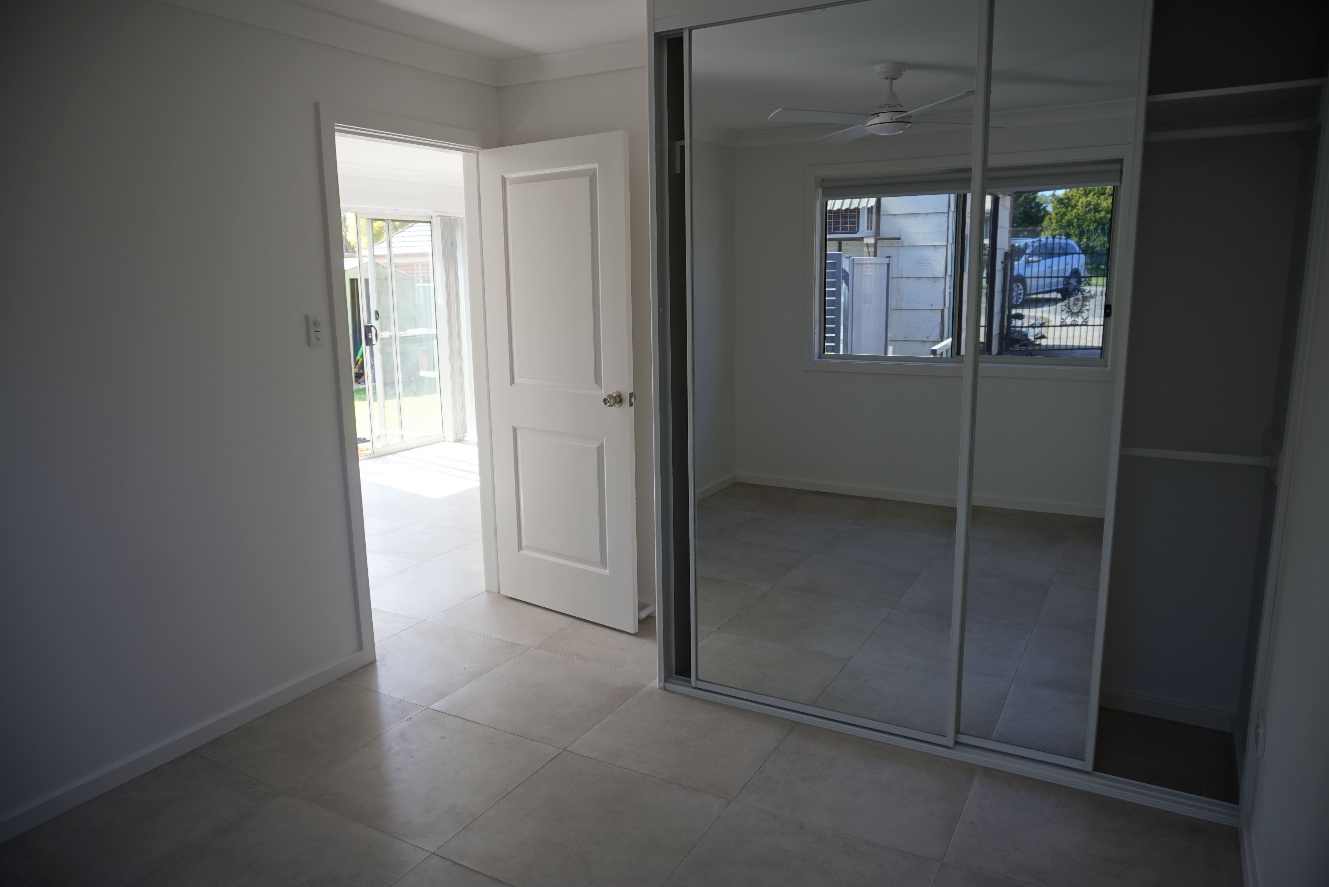 102a Hume Crescent — photo 8 of 12