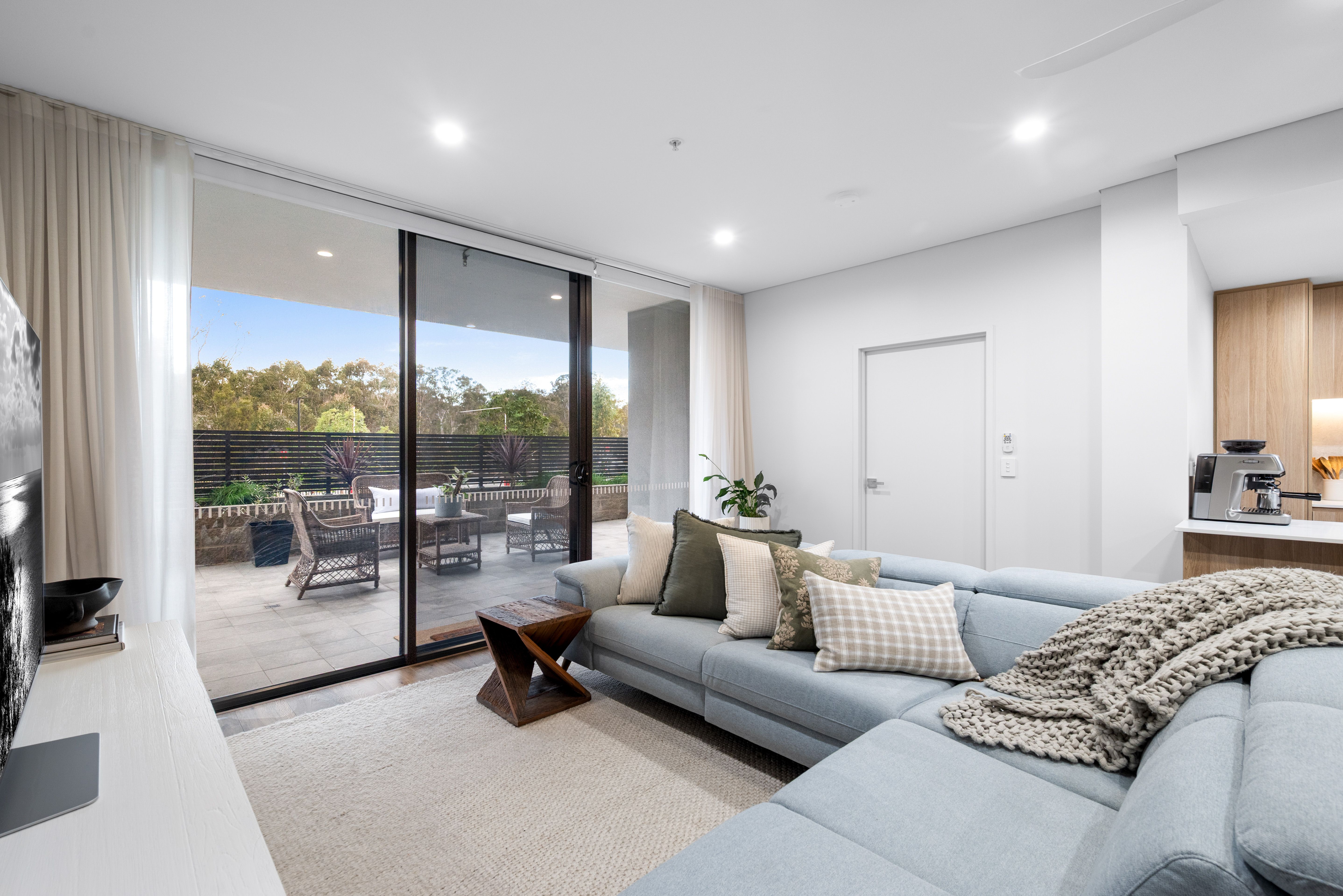 105/94 Lakeside Parade, JORDAN SPRINGS, NSW 2747