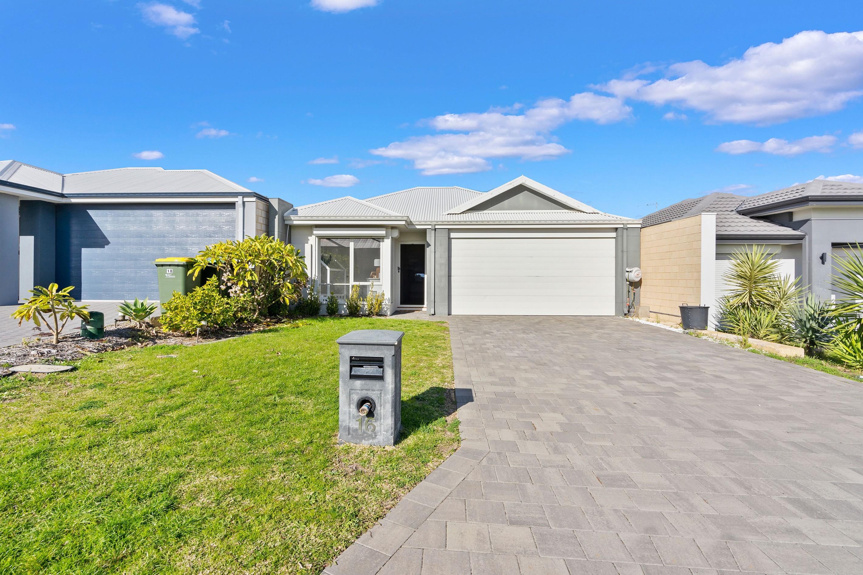 16 Limari Place, Sinagra, WA 6065
