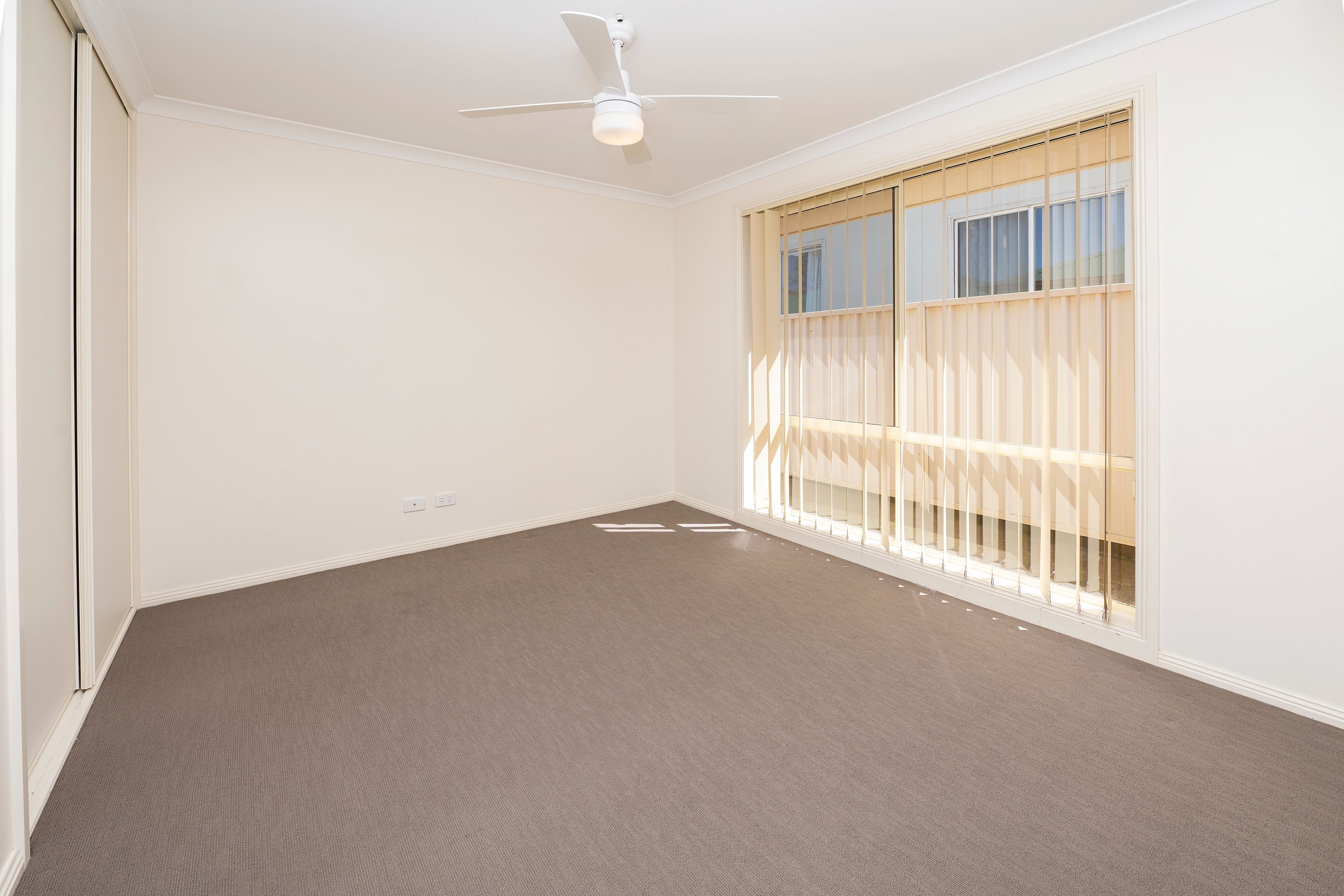 2/131 Stradbroke Avenue — photo 12 of 16