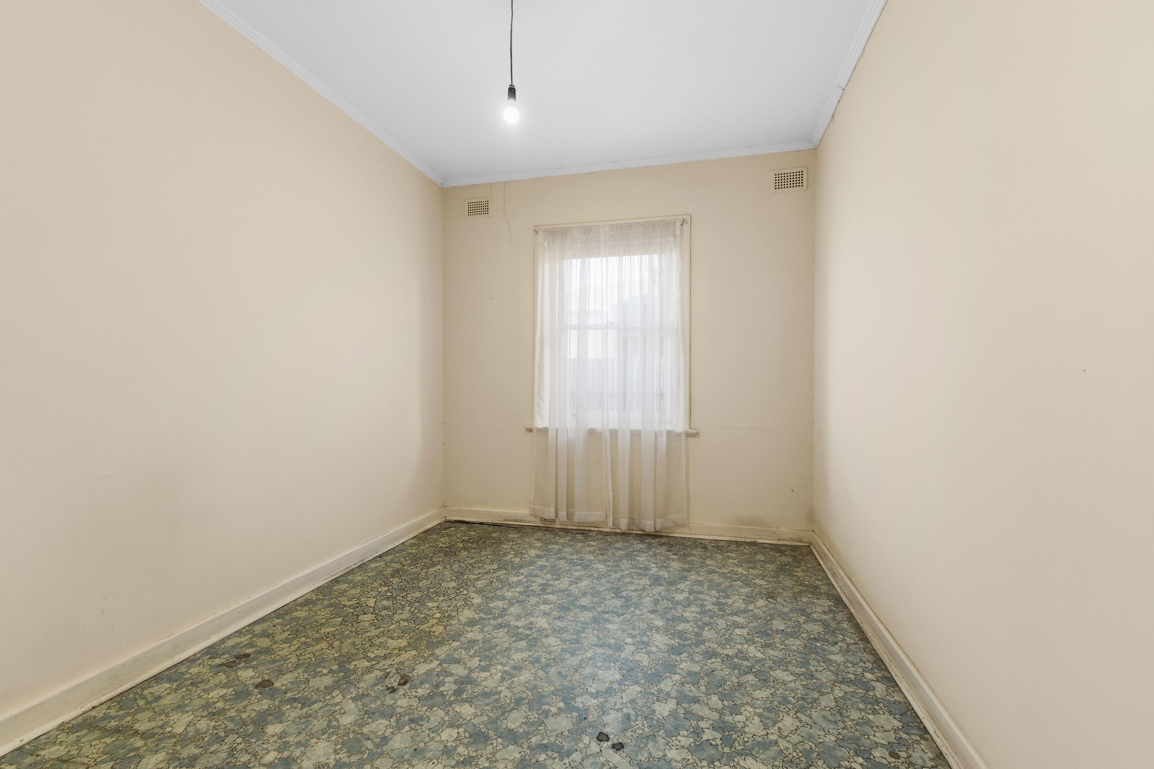 8 Kingborn Avenue — photo 8 of 21