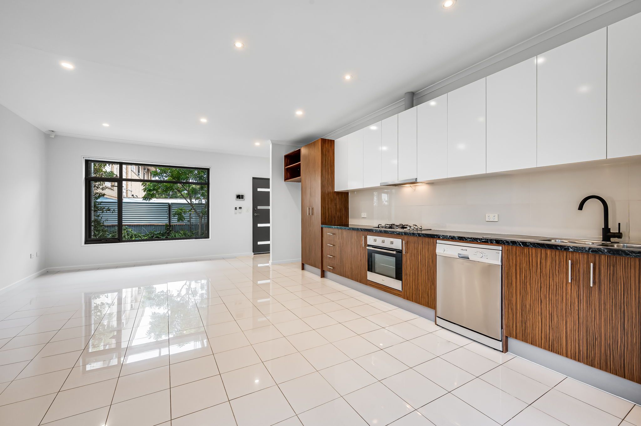 1a Gill Terrace — photo 2 of 12