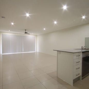1/8 Quartz Crescent, Mango Hill, QLD 4509