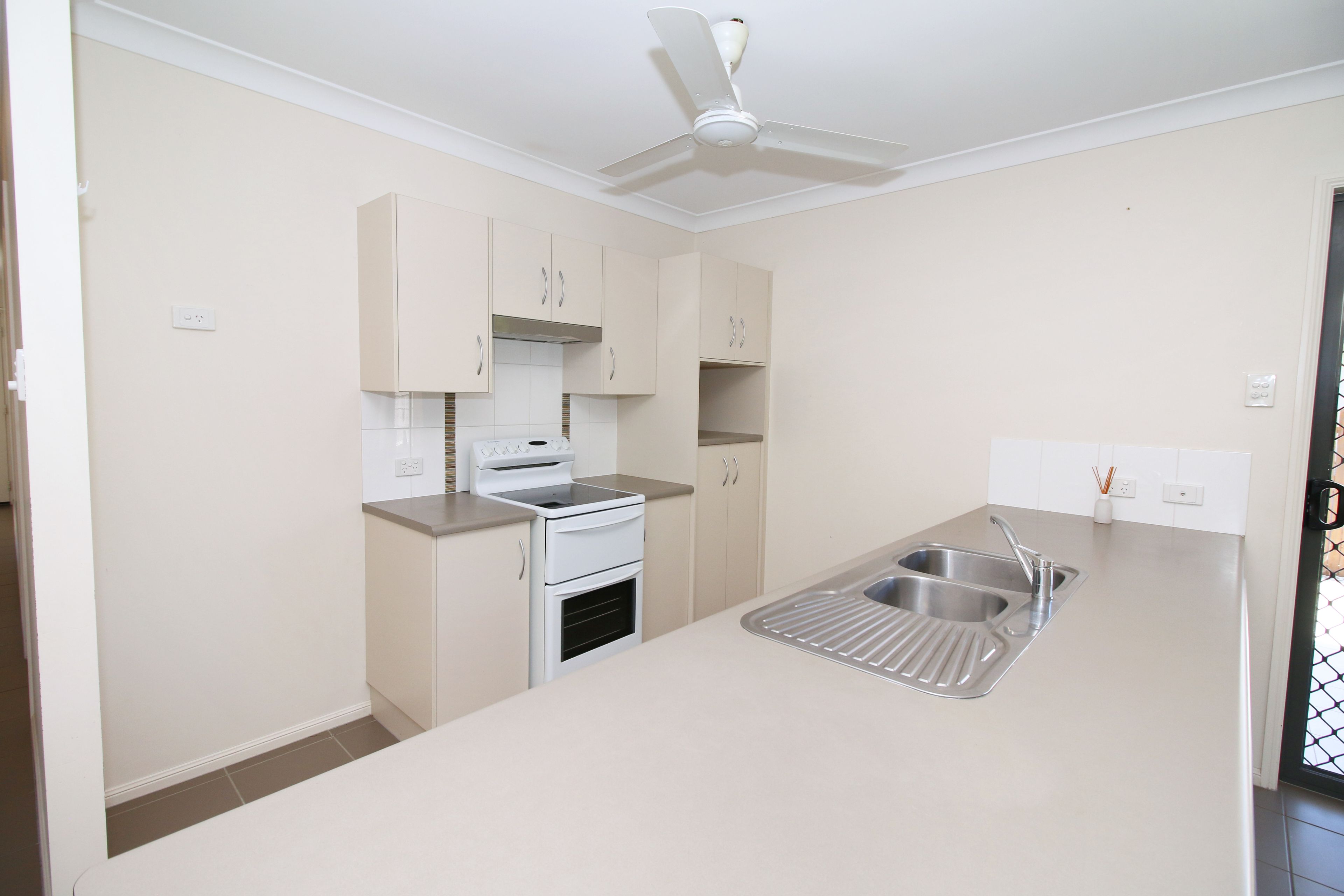 12 Chloe Court, Mount Louisa, QLD 4814