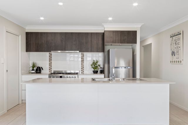 5 Drake Road, Logan Reserve, QLD 4133