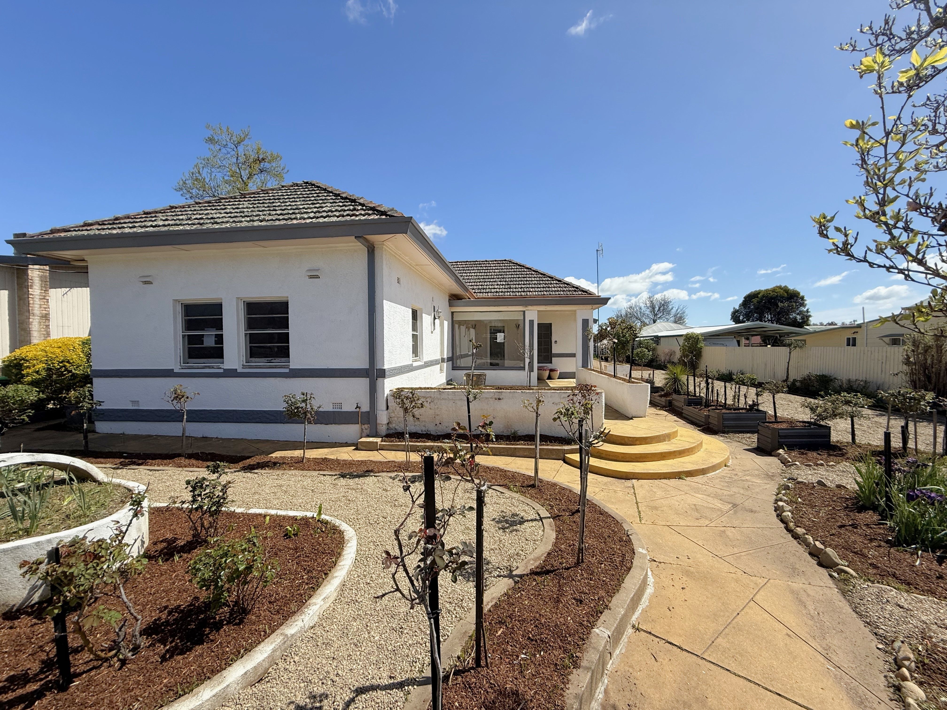 27 Thornhill Street, Young, NSW 2594