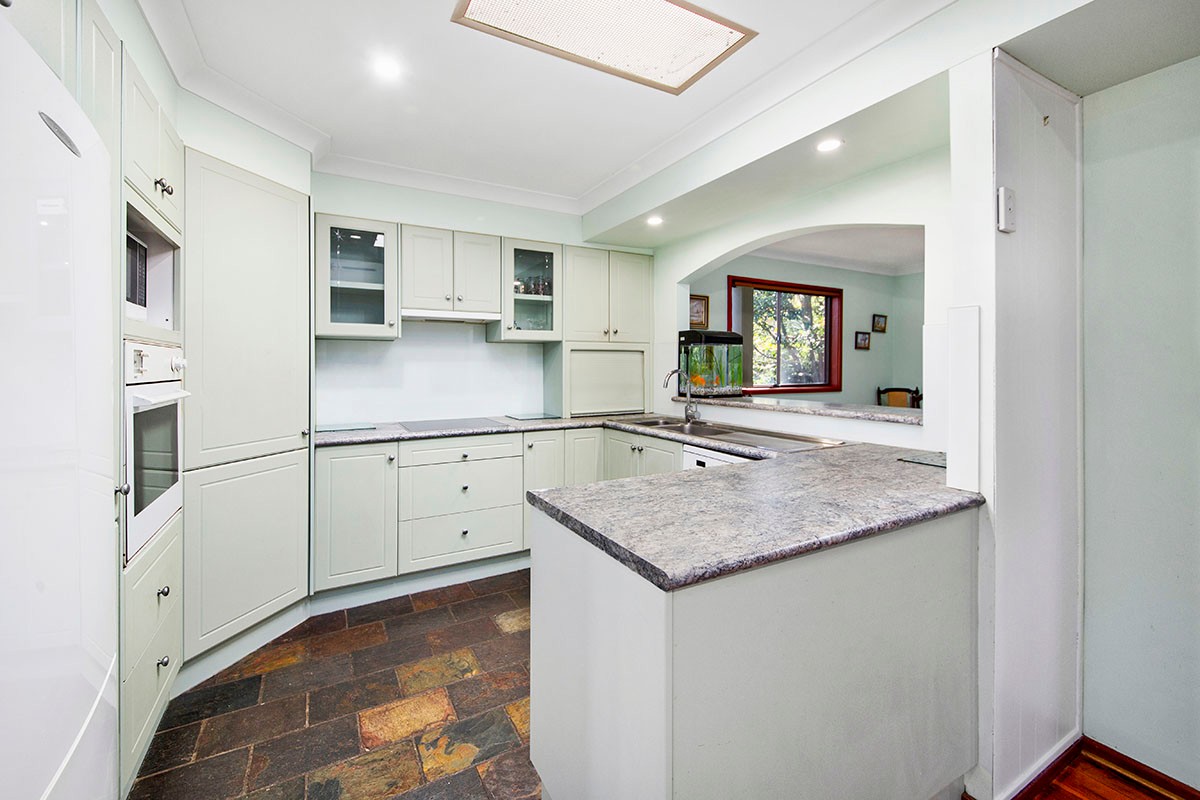 5 Baradine Place, Yarrawarrah, NSW 2233