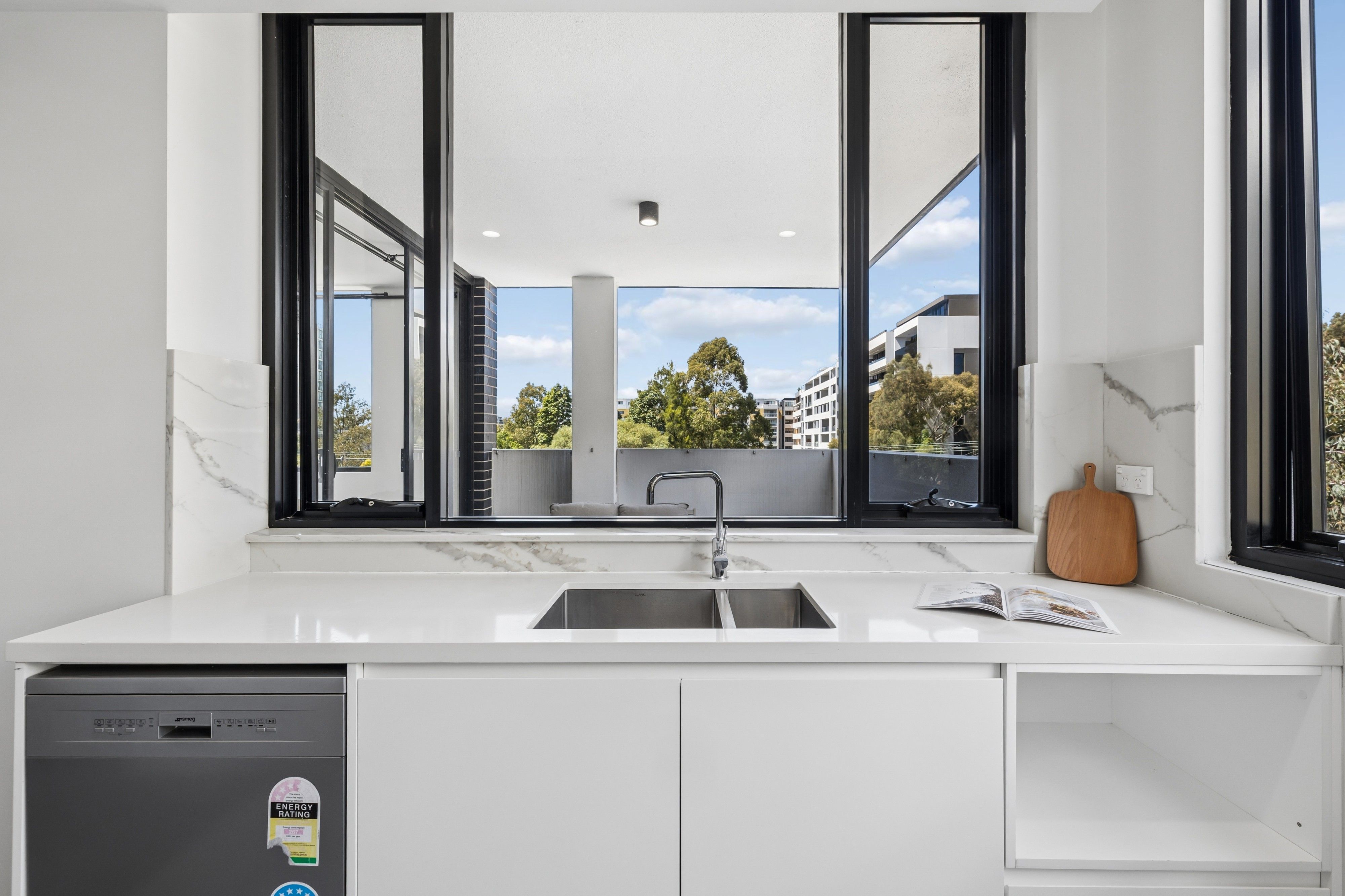 311/99A Bonar Street — photo 5 of 18