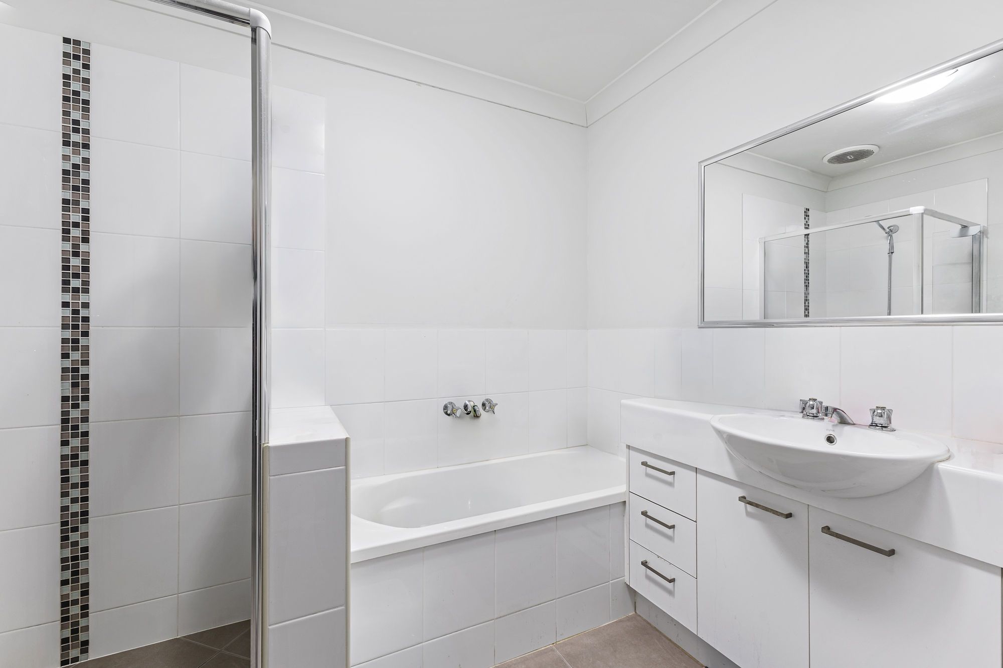 72/30-42 Fleet Drive — photo 5 of 25