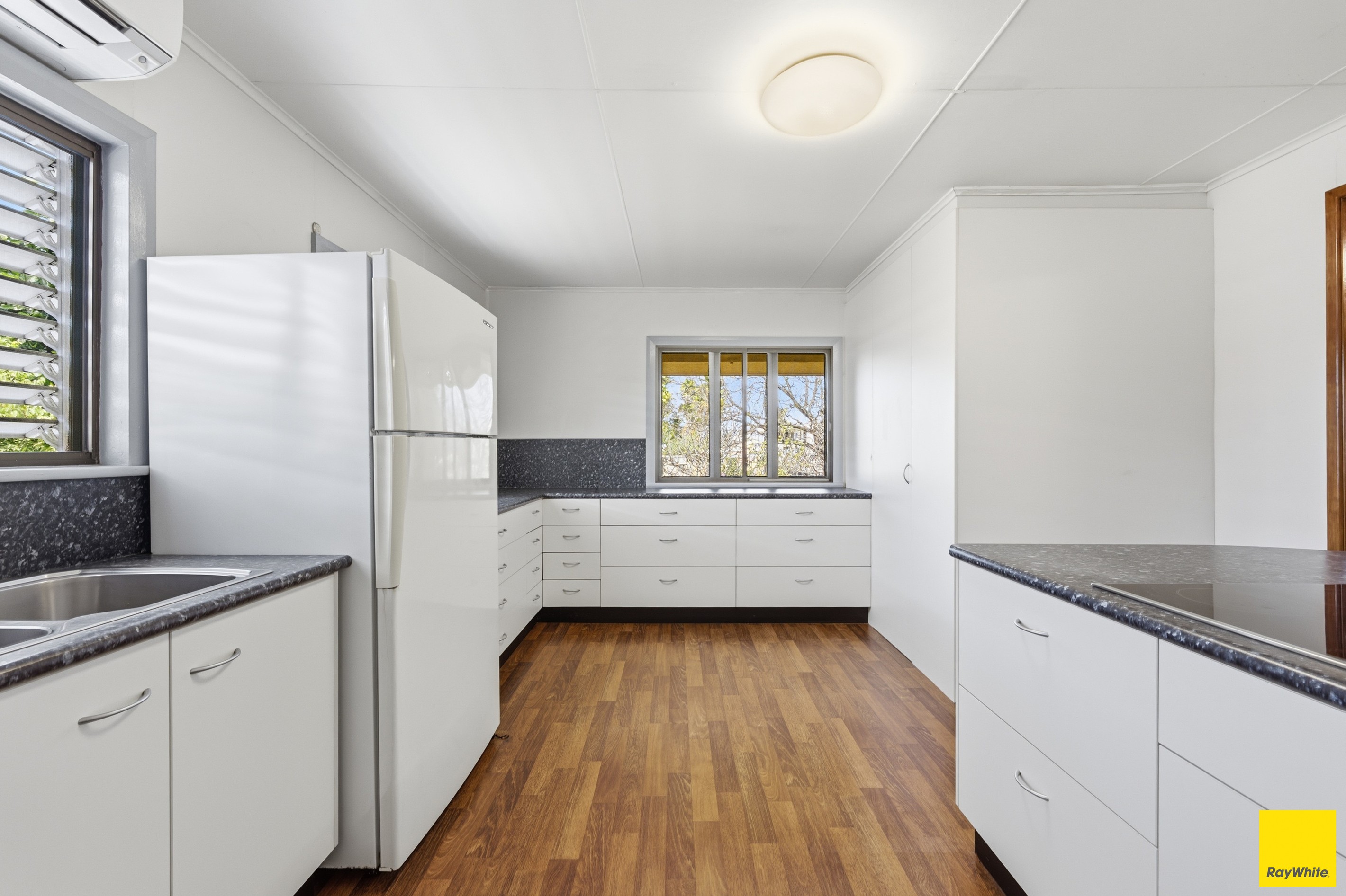 40 Earl Street, Westcourt, QLD 4870