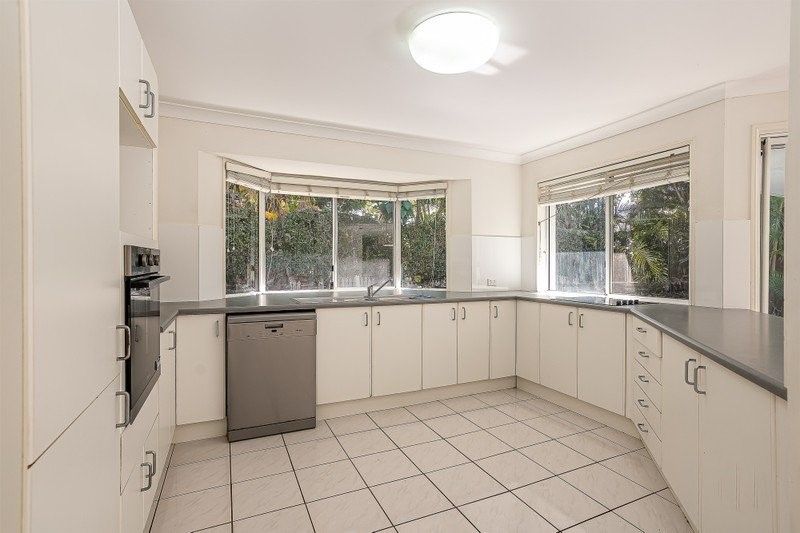 14 Pinehurst Place, Carindale, QLD 4152