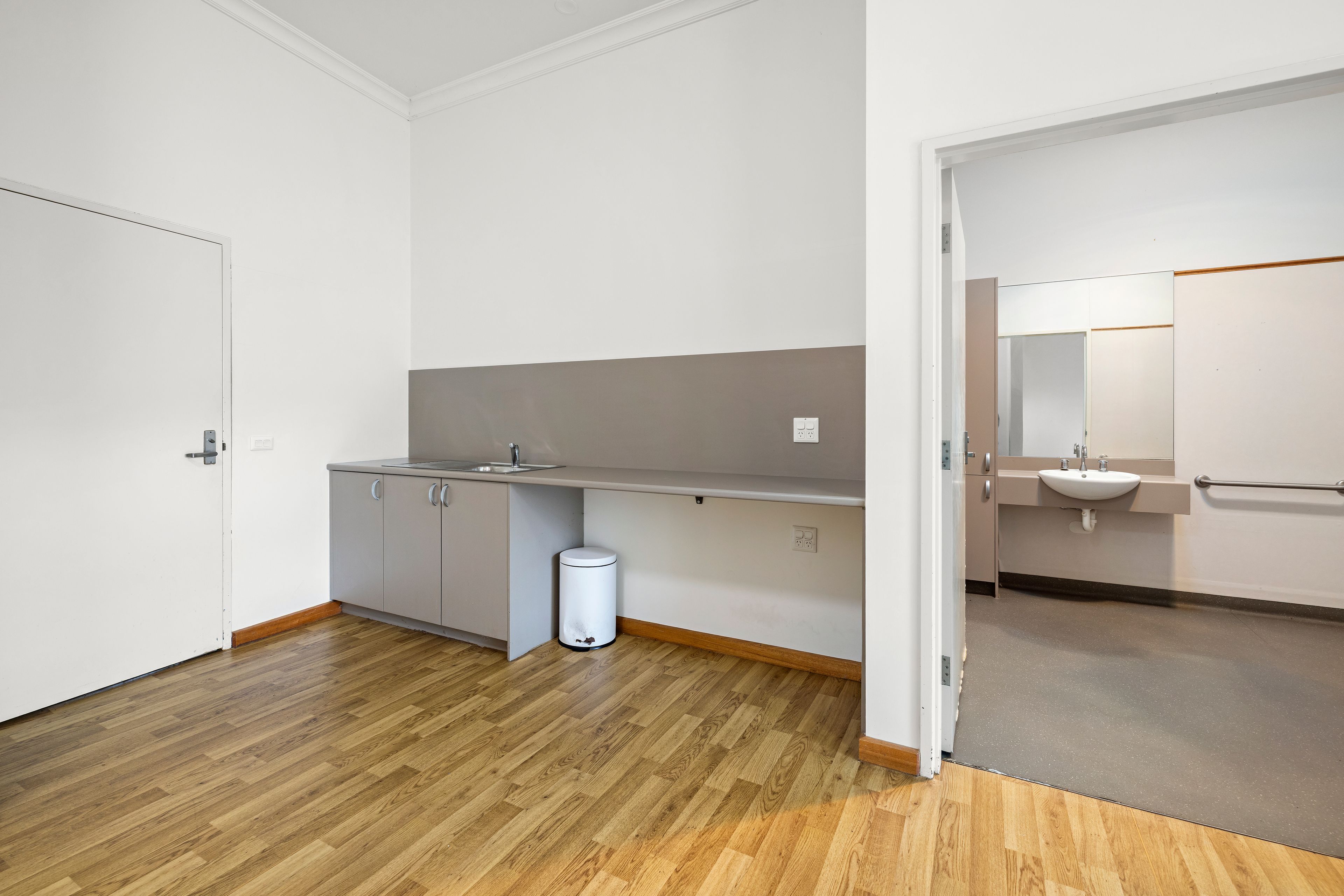2-4 Willison Street — photo 8 of 20