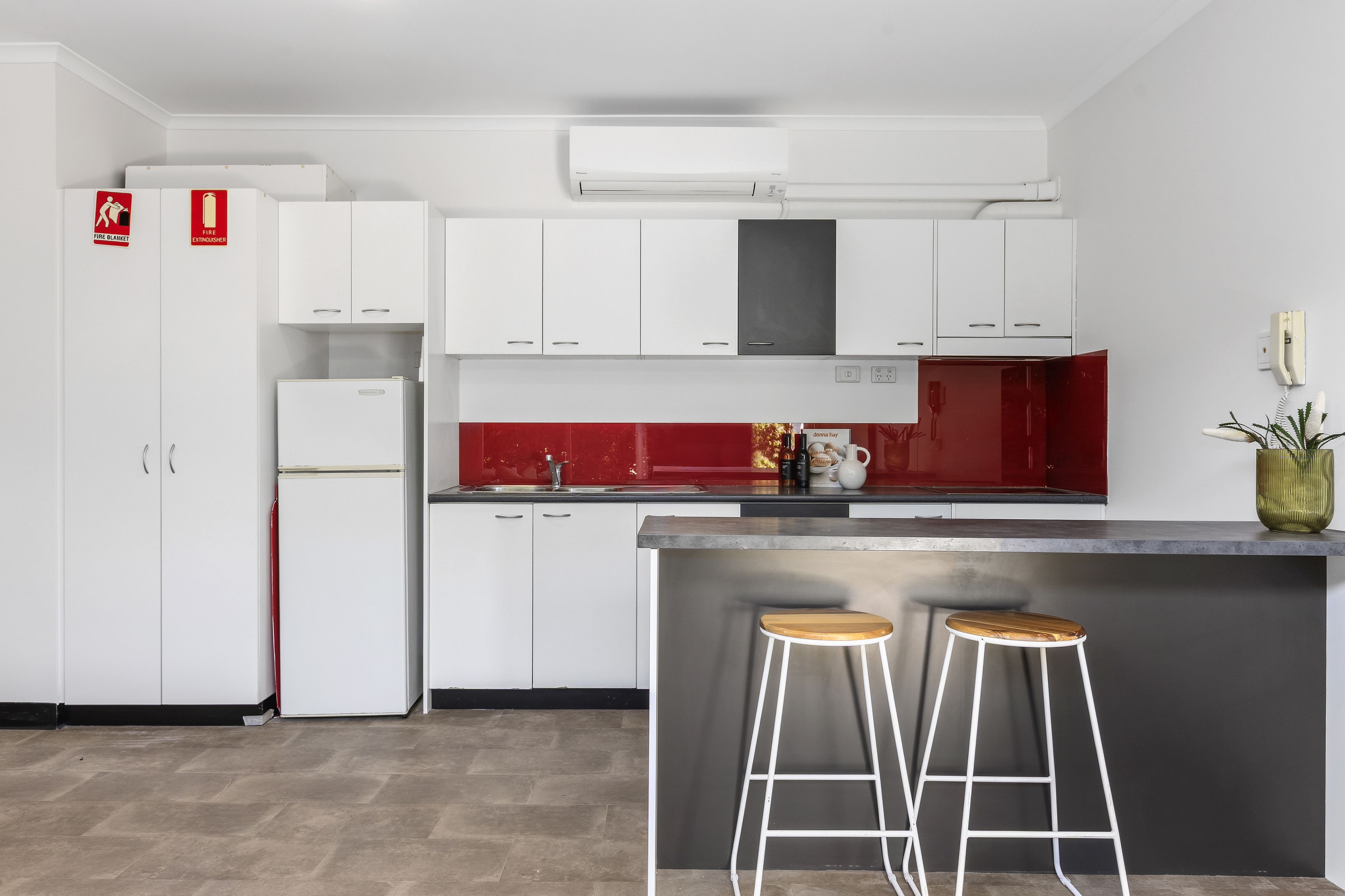 1/13 Yates Street — photo 4 of 13