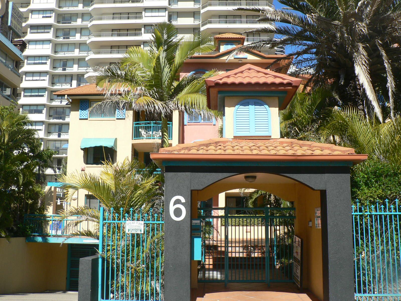 9/4-6 Queensland Avenue "Antigua Resort", Broadbeach, QLD 4218