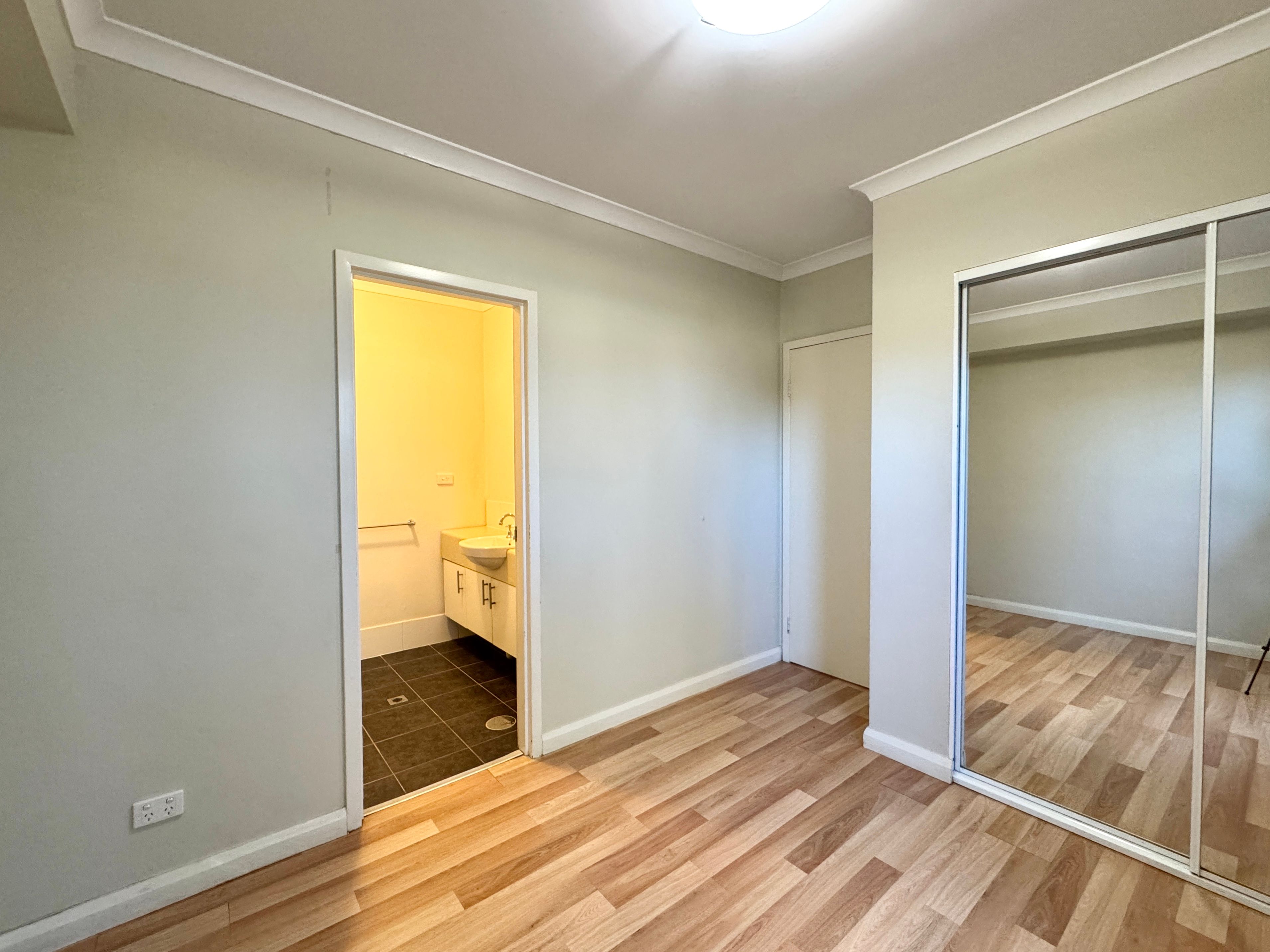 5/1 Lawson Street — photo 15 of 16