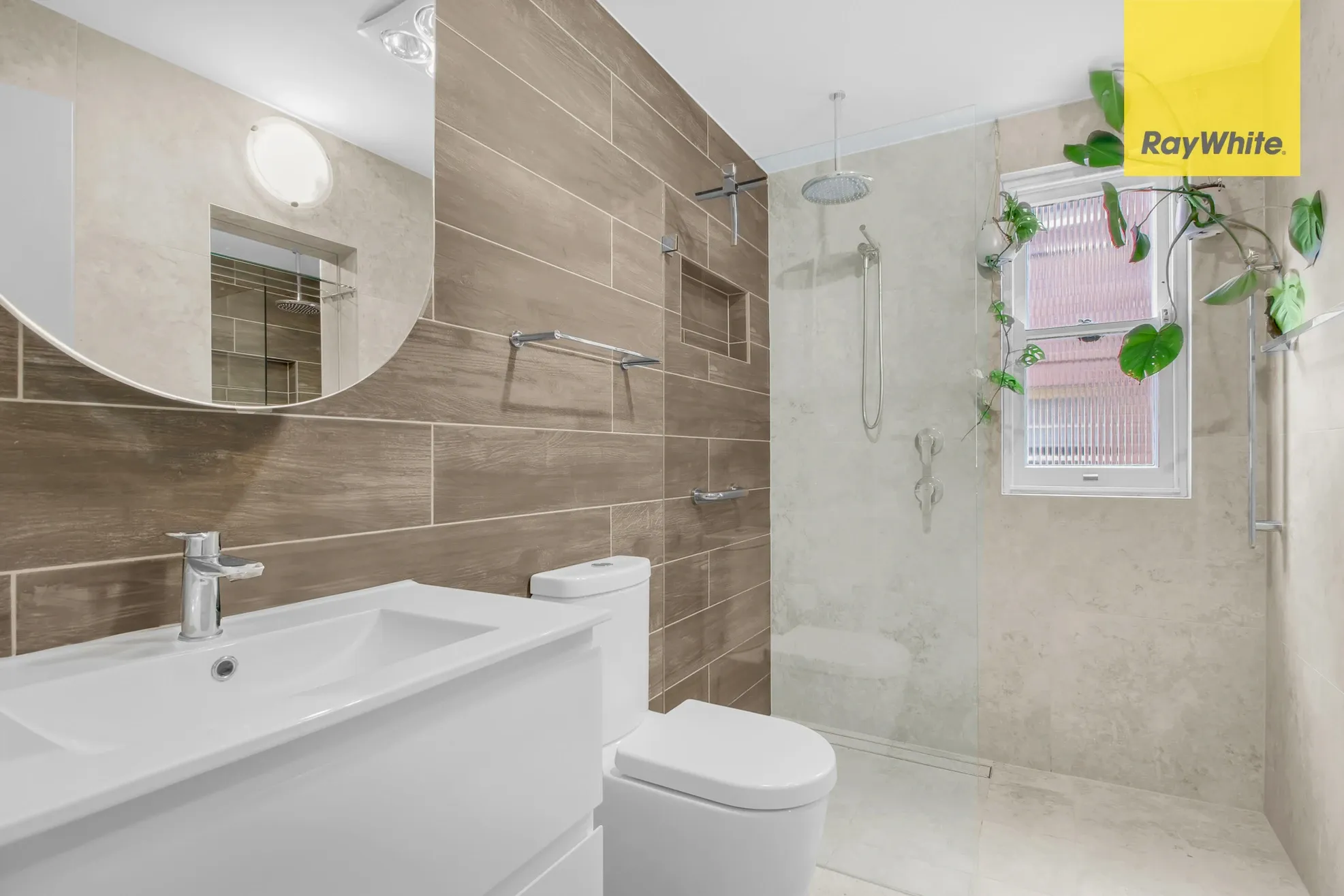2/82A Weston Street — photo 5 of 8