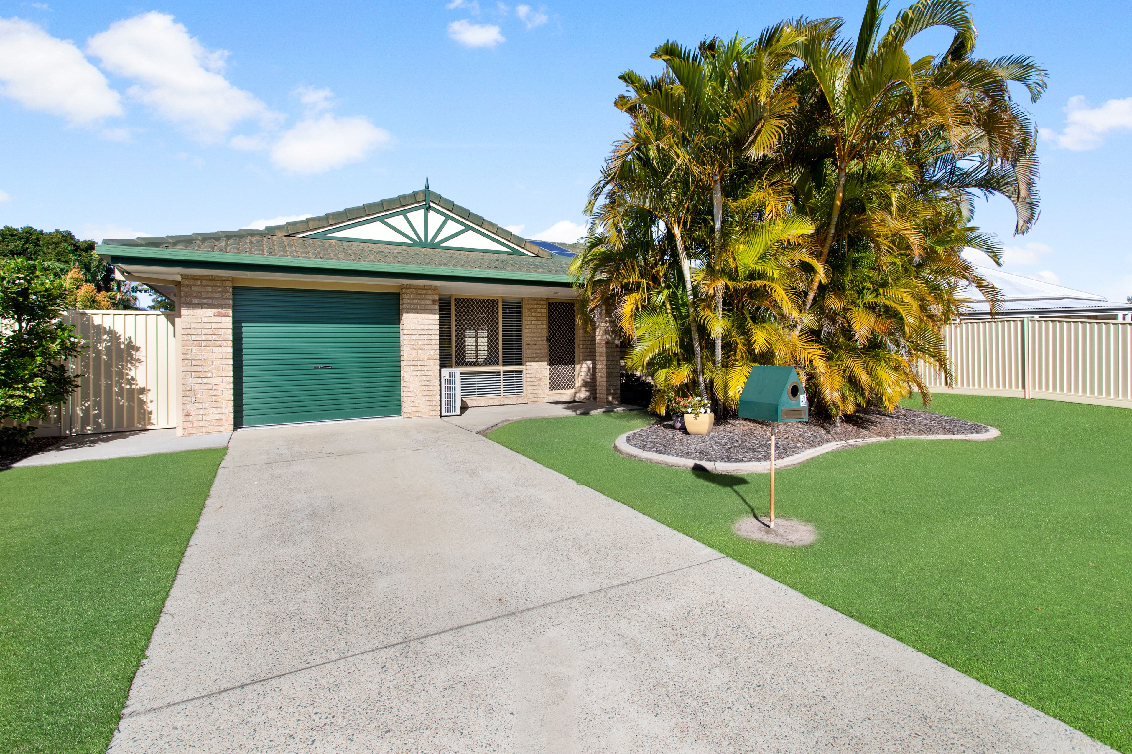4 Banksia Court, Rothwell, QLD 4022