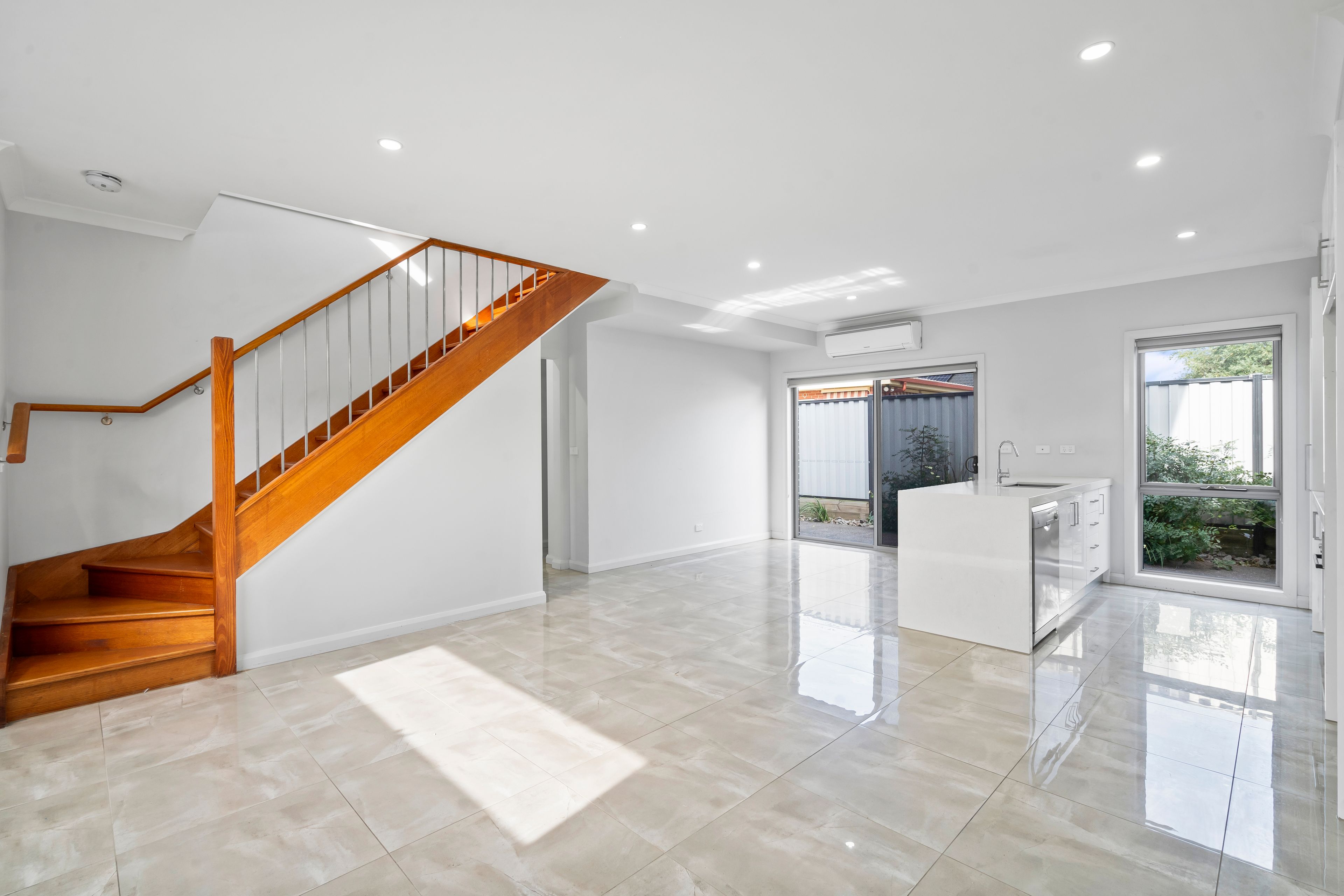 2/40 Melbourne Avenue — photo 6 of 10
