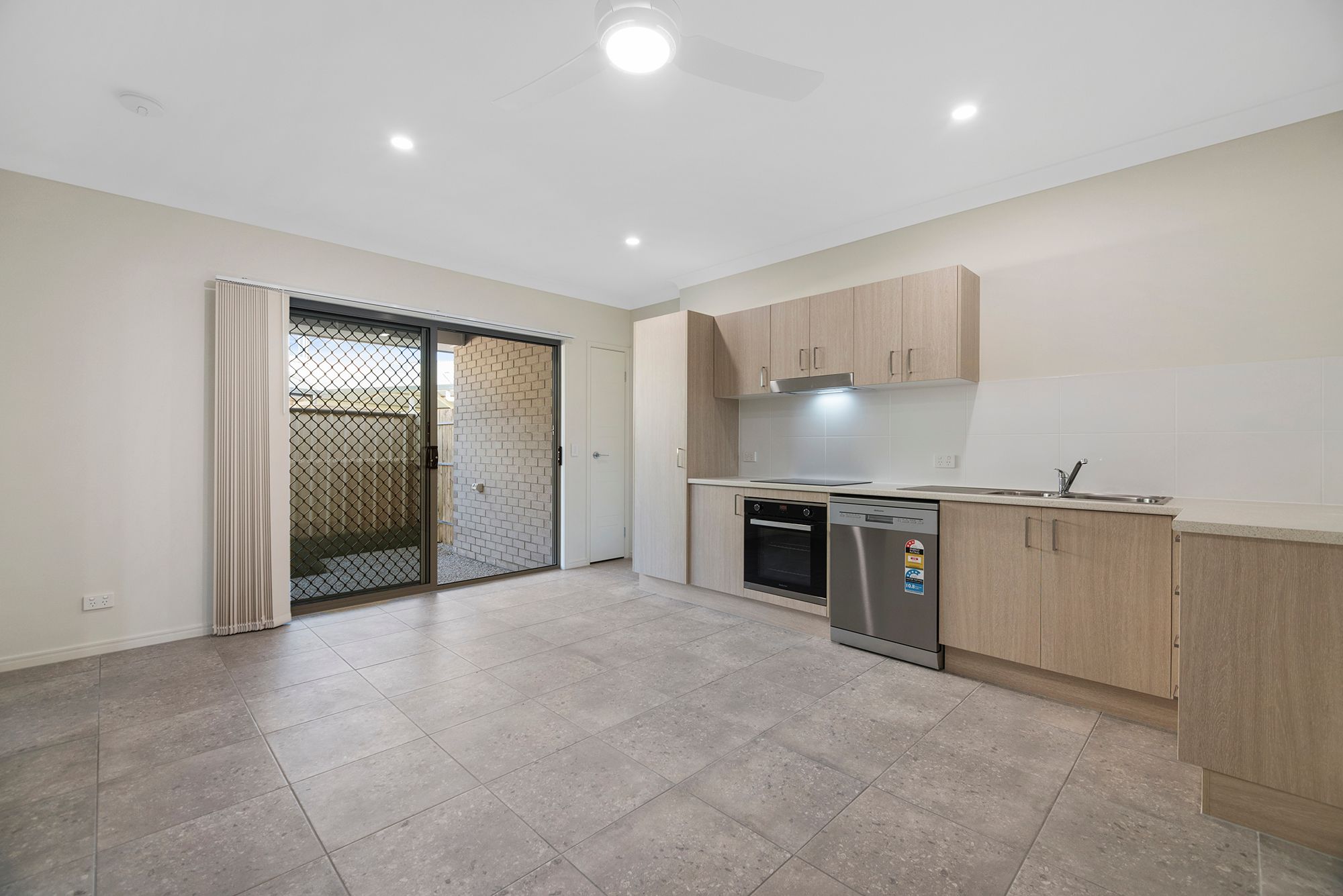 2/2A Kalimna Street — photo 3 of 6