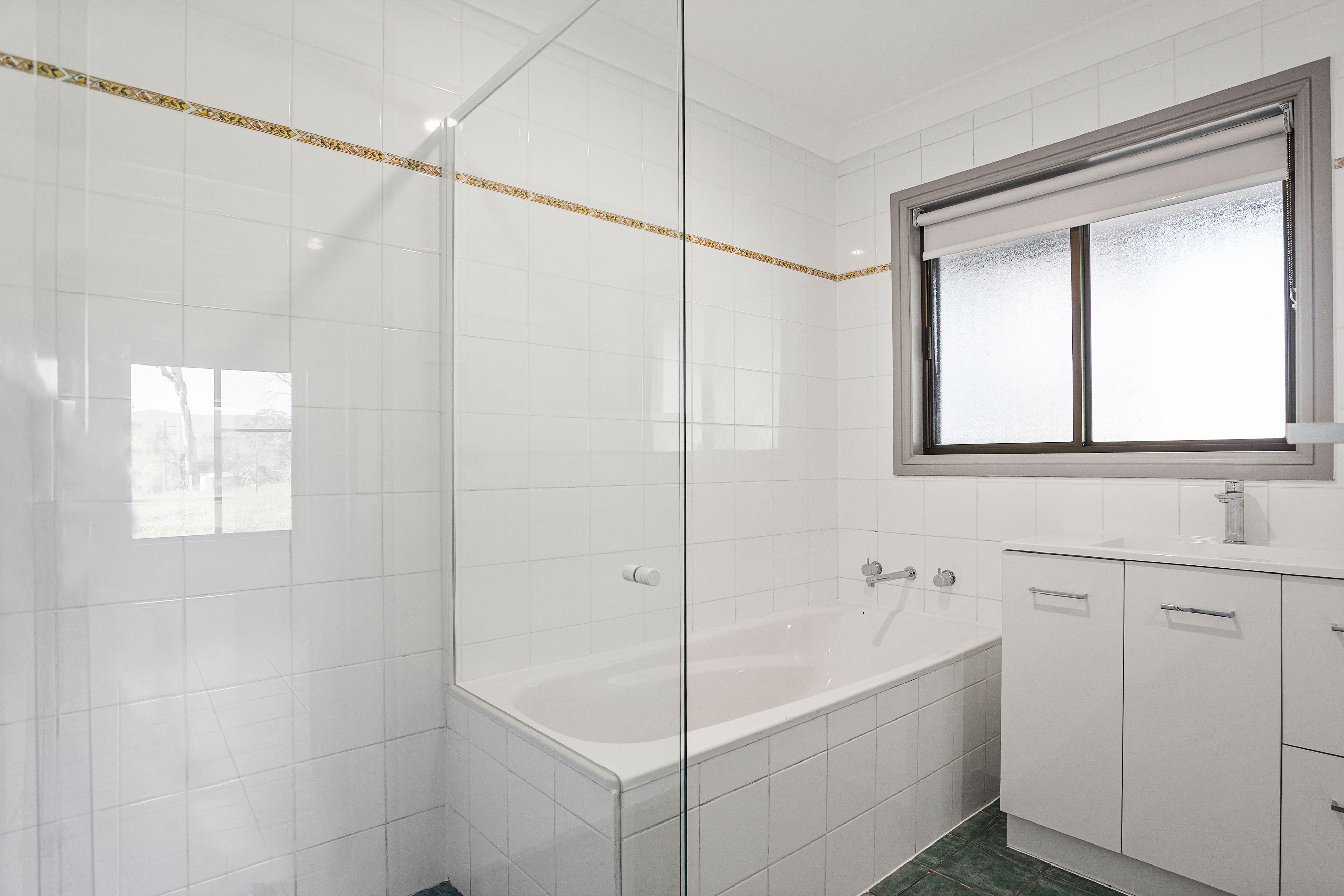 253 Avondale Road — photo 5 of 5