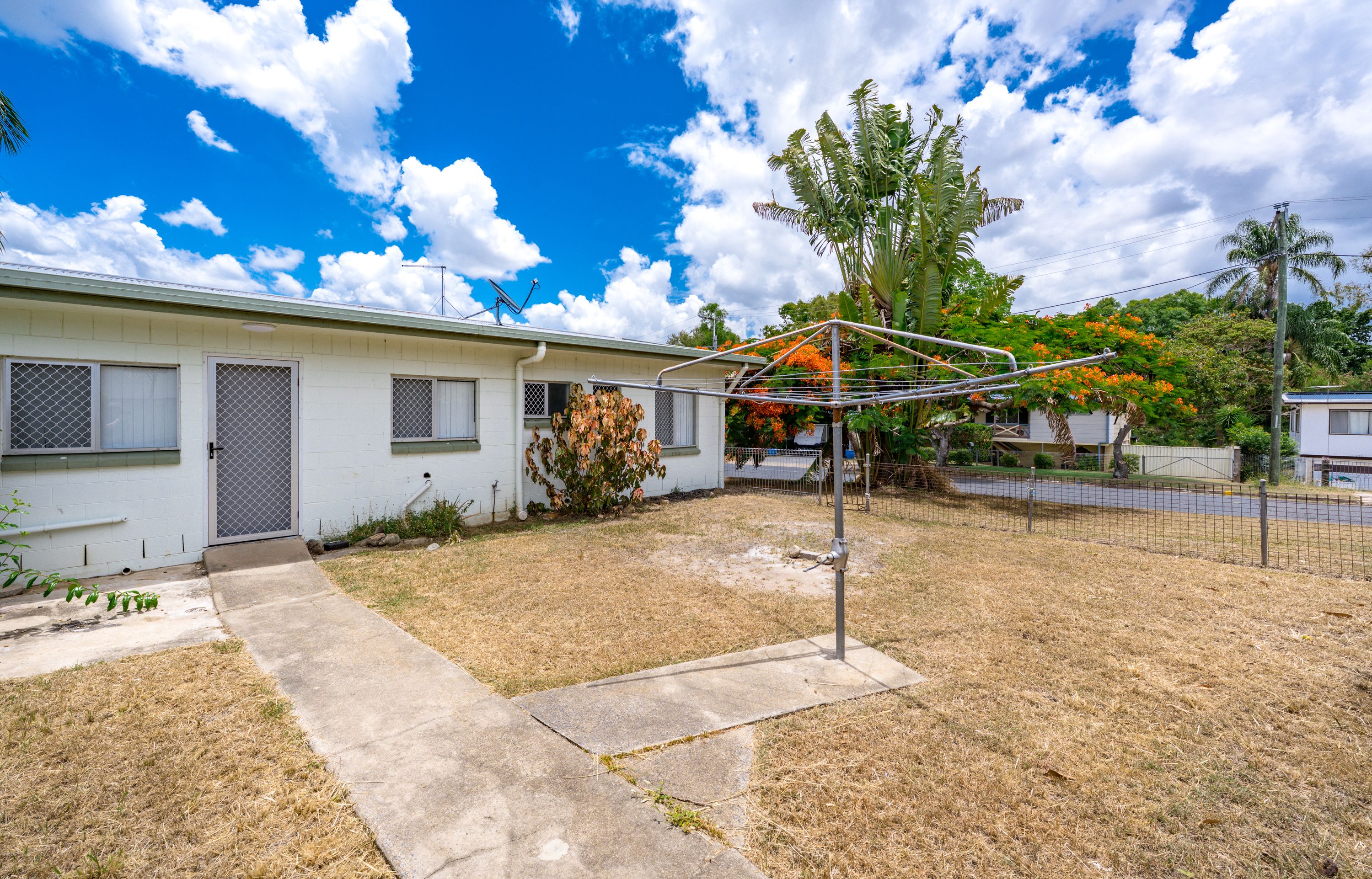 1/307 Pain Street, Koongal, QLD 4701