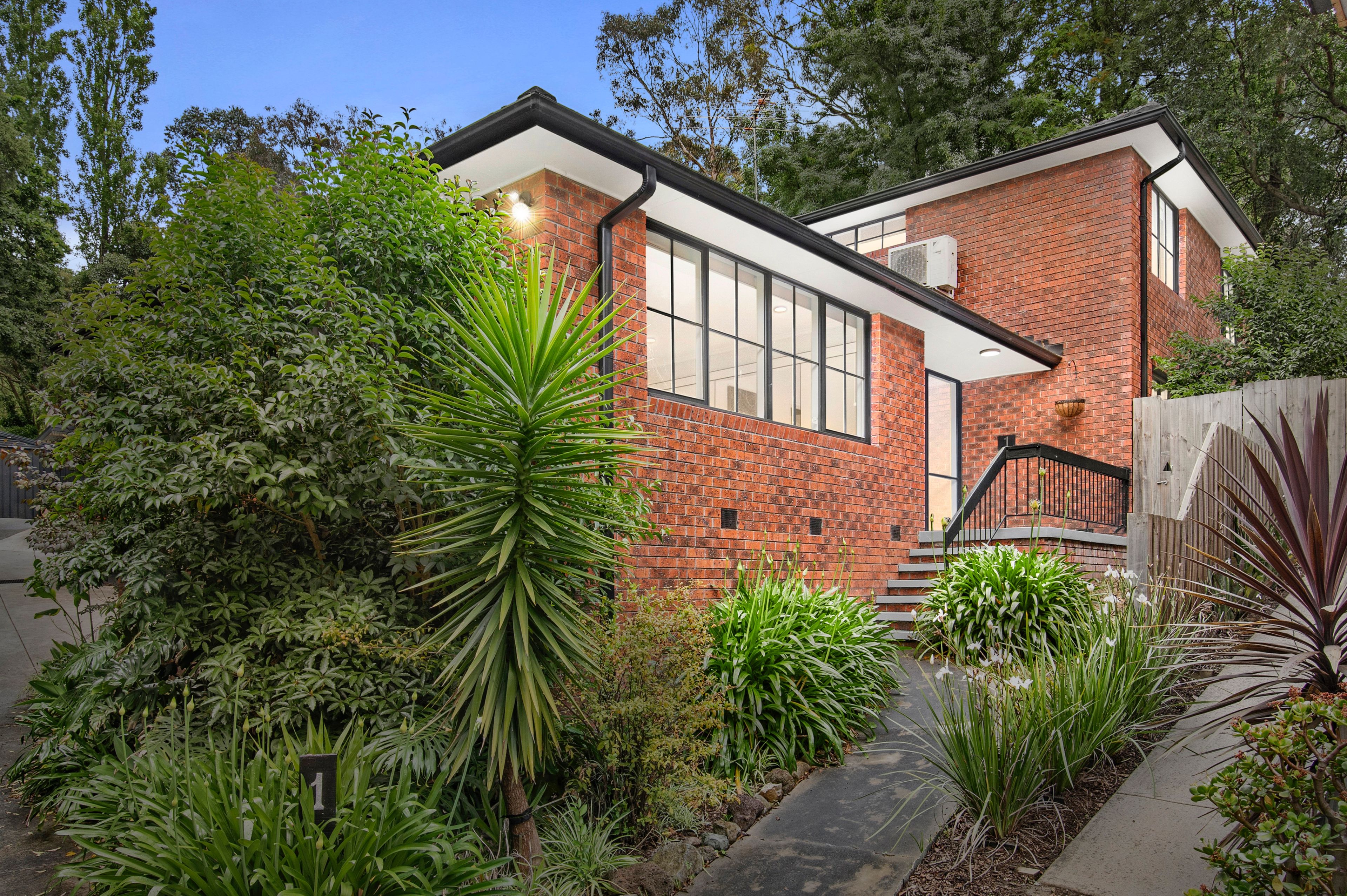 13 Rangeview Road, Donvale VIC 3111