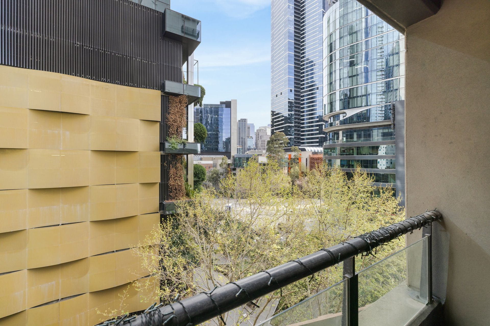 73/88 Southbank Boulevard — photo 8 of 11
