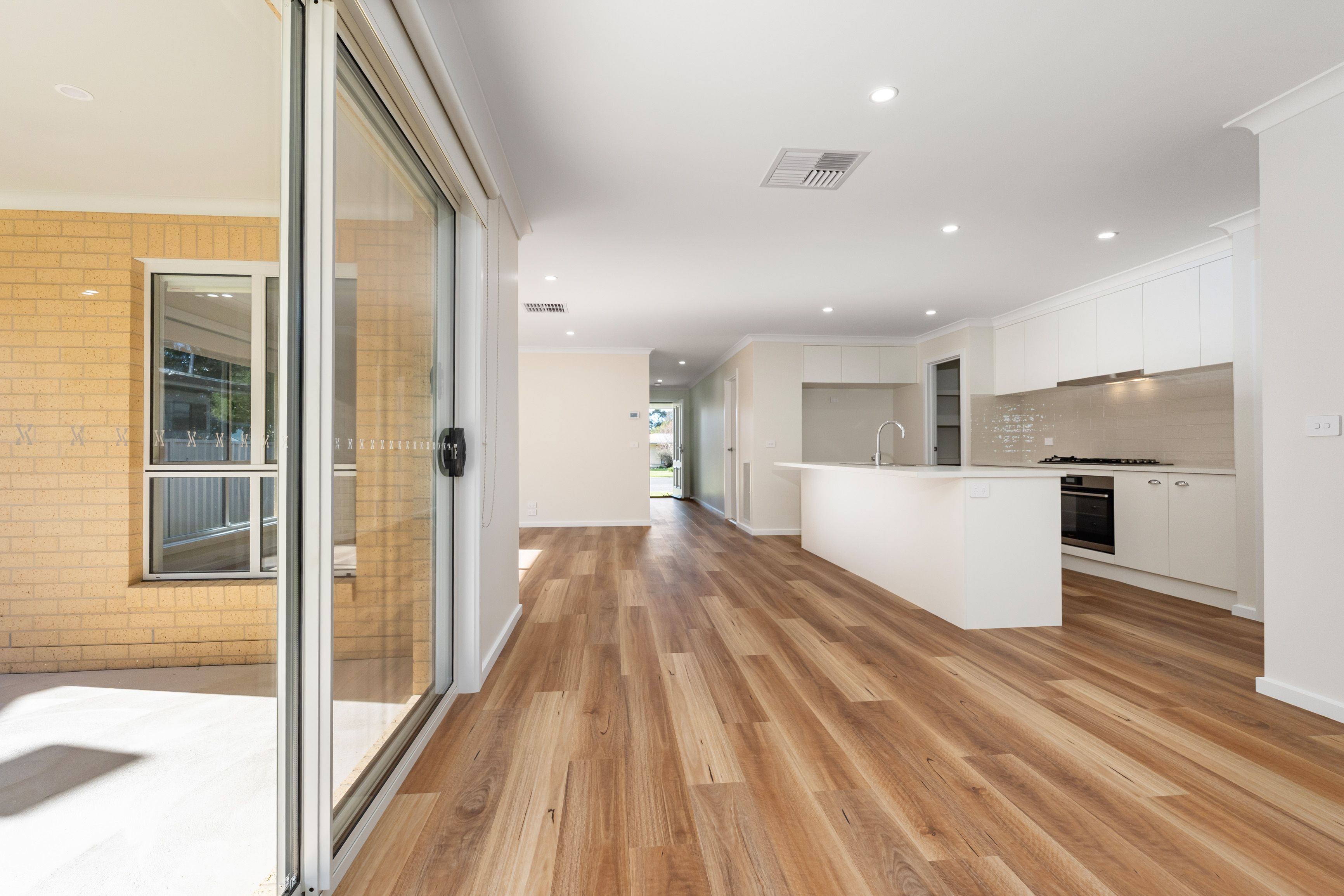 1-2/76 Urana Street — photo 4 of 25