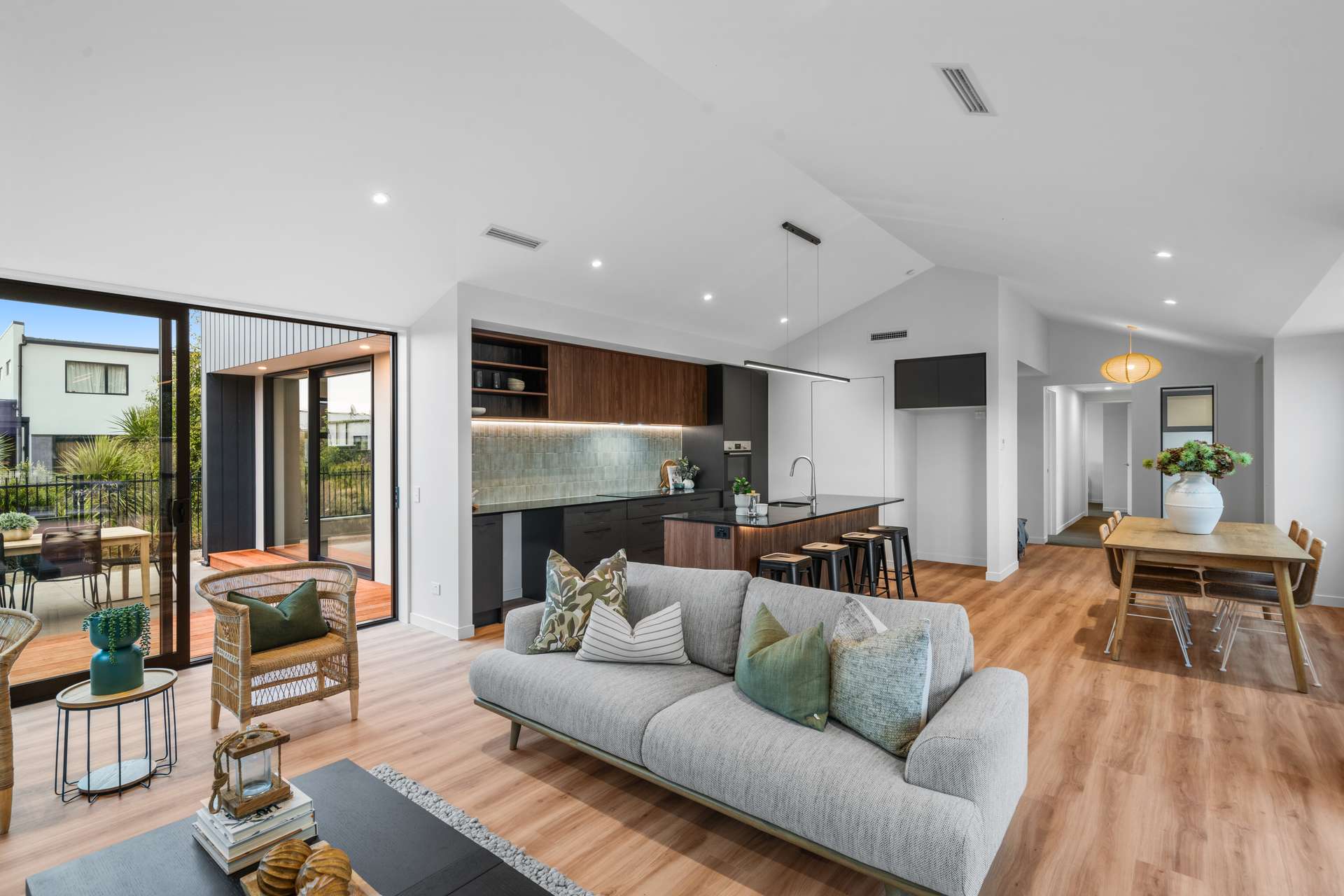 158 Gardiners Road photo 4