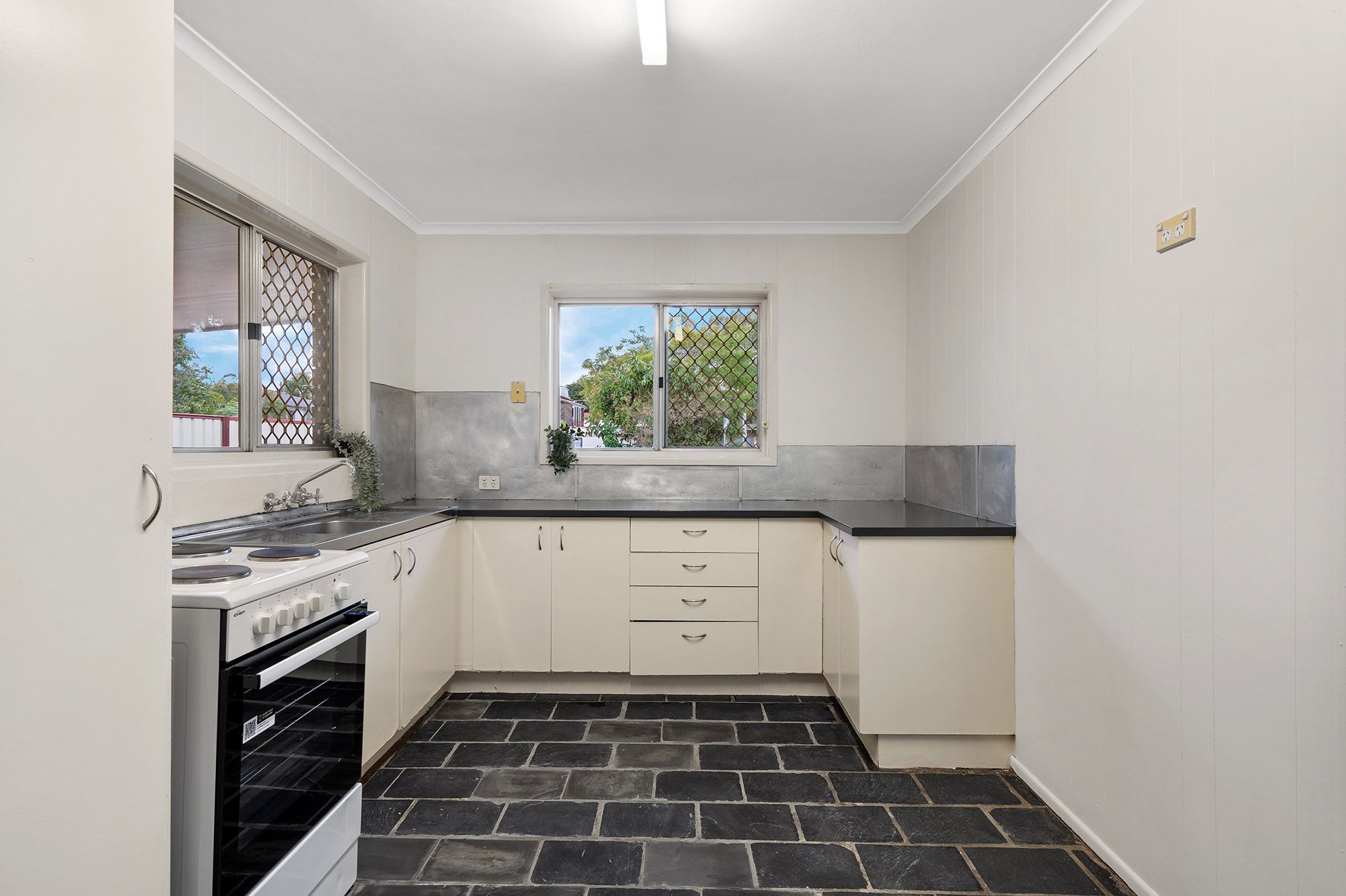 17 Birch Street, Kingston, QLD 4114
