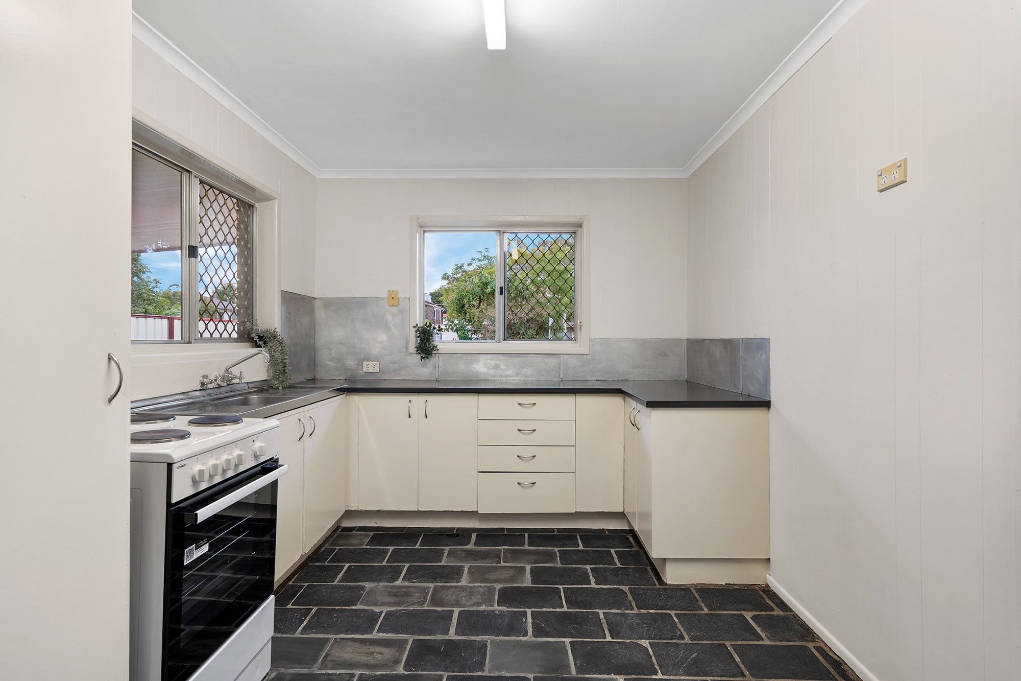 17 Birch Street, Kingston, QLD 4114
