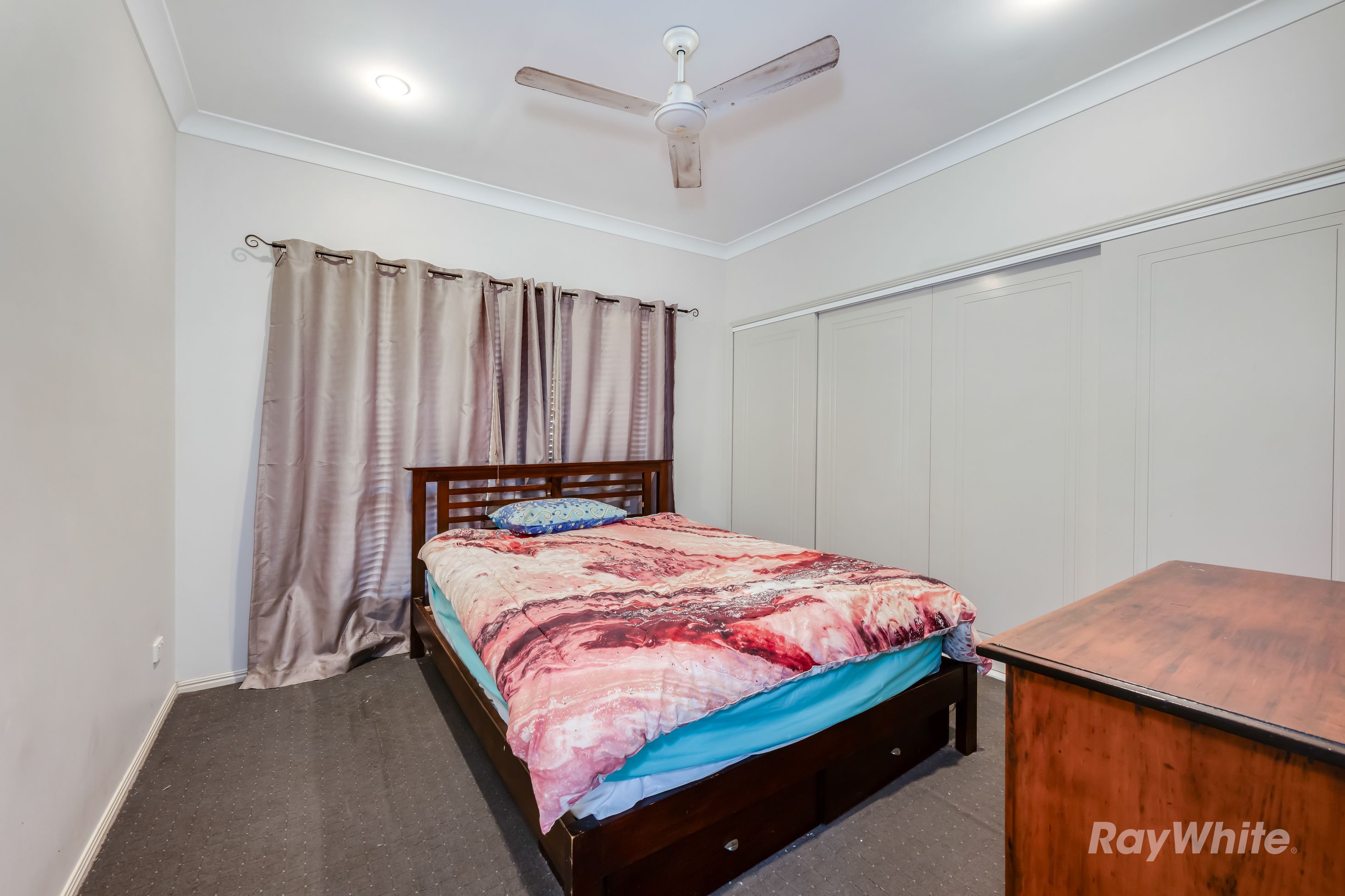13 Raewood Close — photo 18 of 30