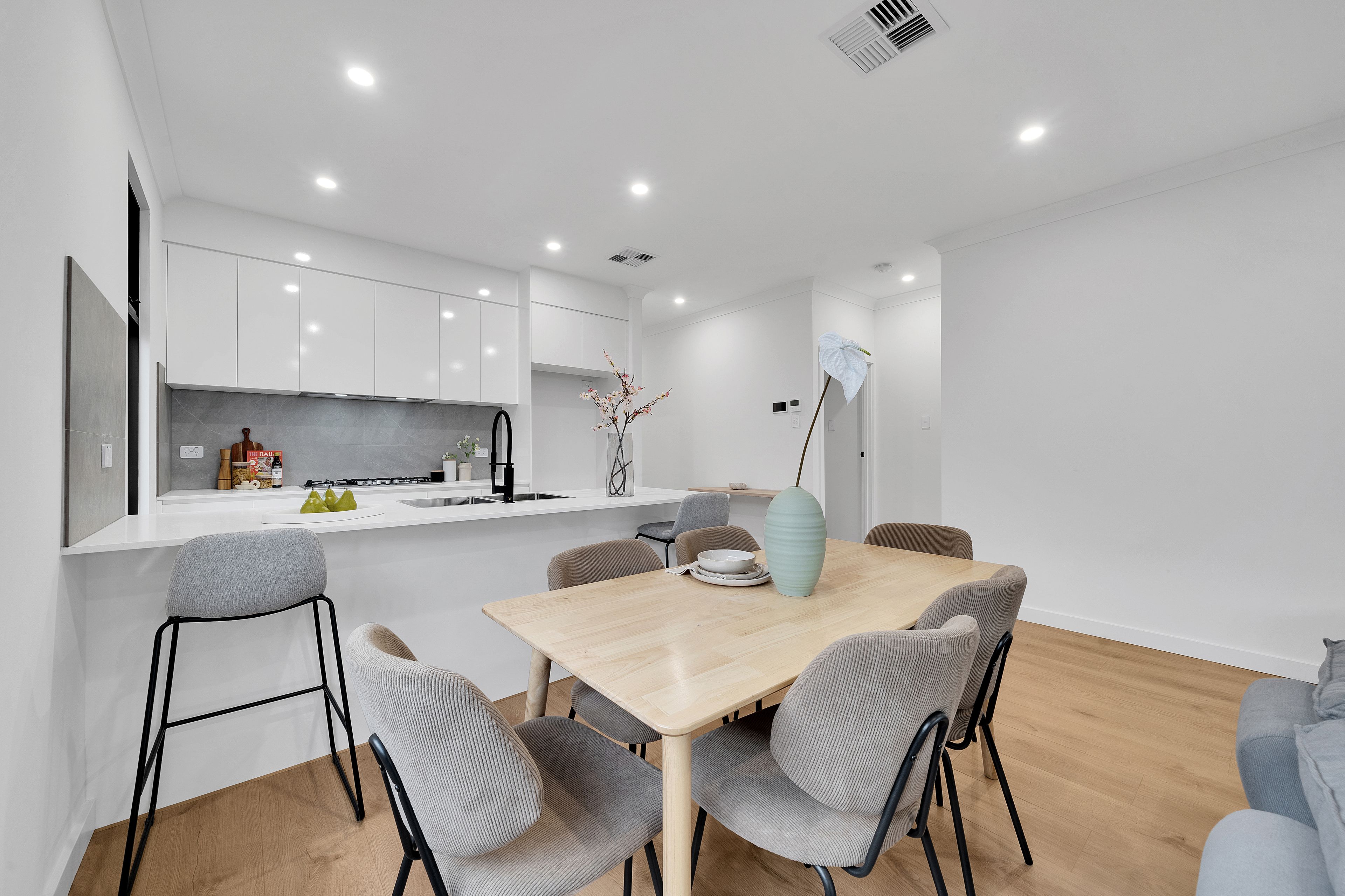 18 Amelie Avenue — photo 6 of 28