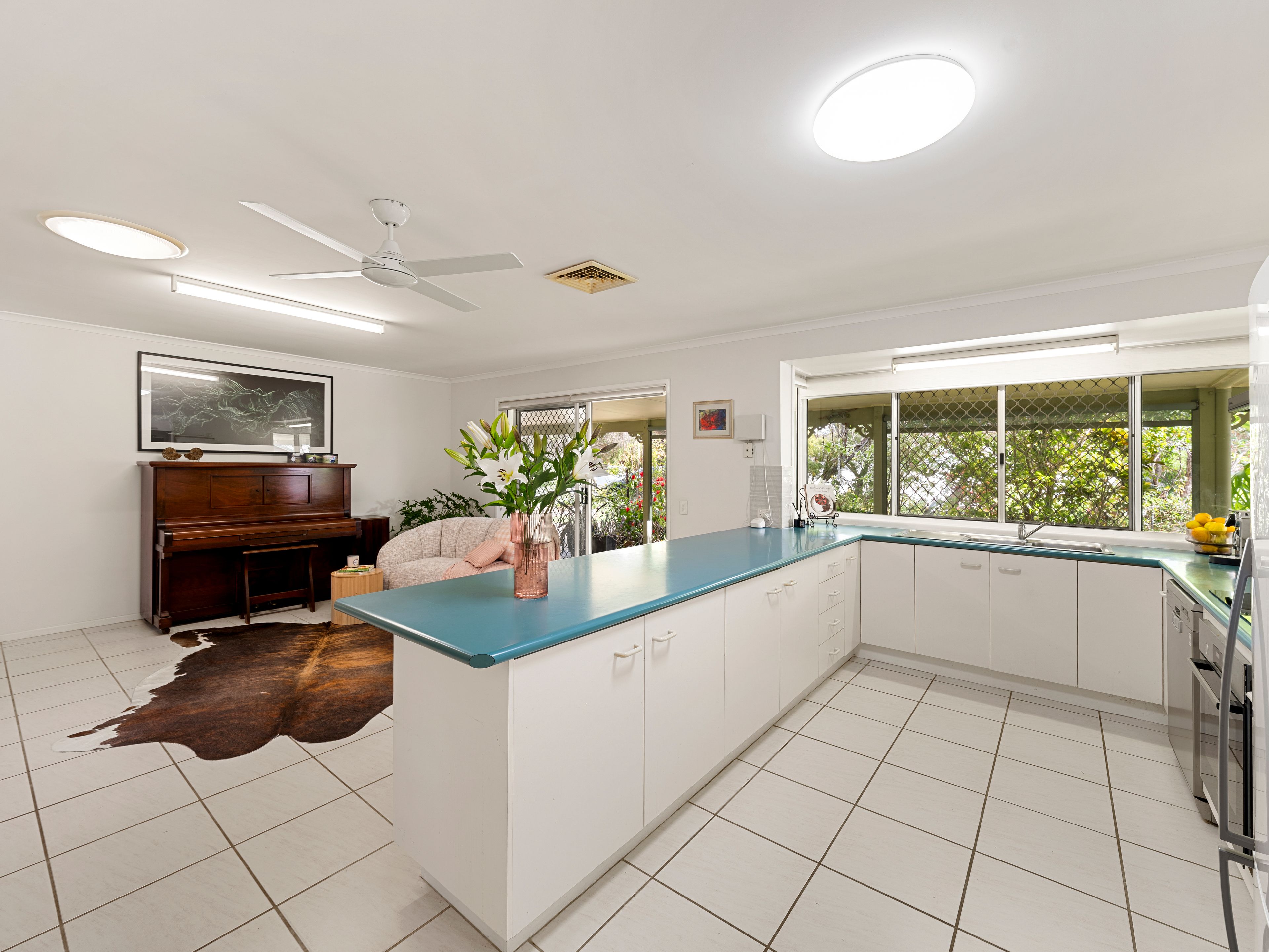 10 Woodlands Crescent — photo 8 of 17