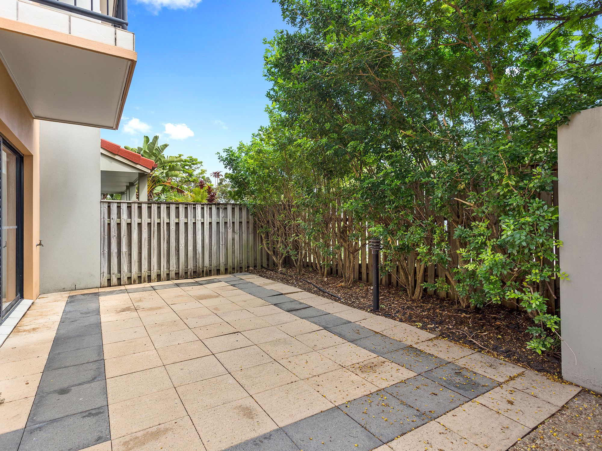 4/2 GERALDTON Drive, Varsity Lakes, QLD 4227