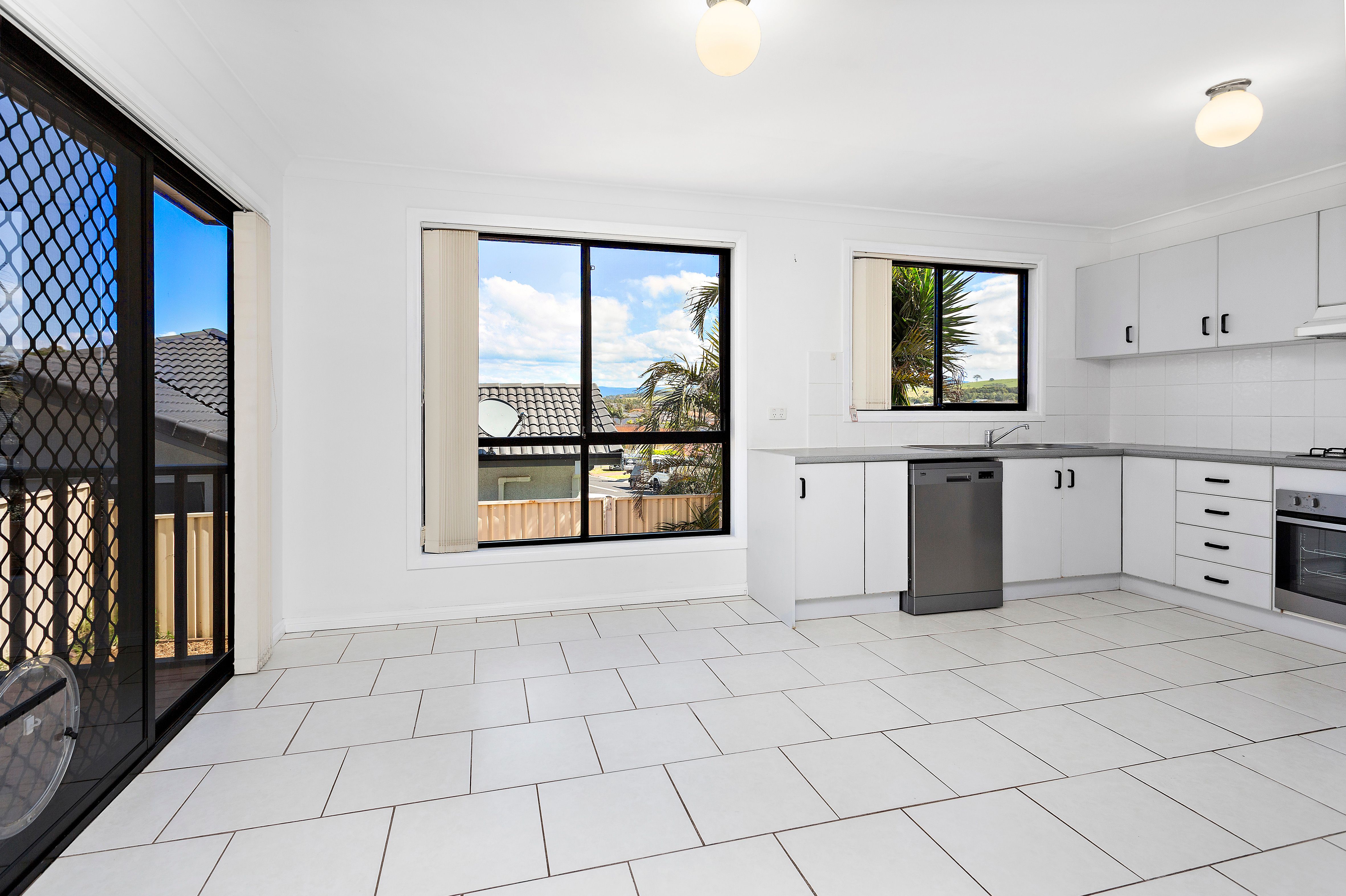 2/8 Wallis Close, Flinders, NSW 2529