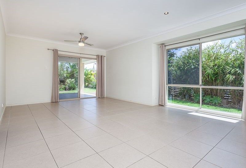 2 Friars Crescent, North Lakes, QLD 4509